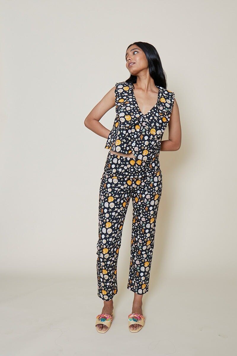 womens-sleeveless-crop-top-with-seashell-print-and-oversized-ruffle-collar.jpg