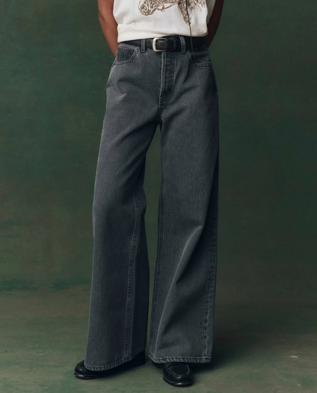 THE-GREAT-LOOK-28-THE-BOXY-CREW-W-HORSE-EMBROIDERY-WASHED-WHITE-THE-SLOUCH-WIDELEG-JEAN-GRAPHITE-WASH-08302_1080x.jpg