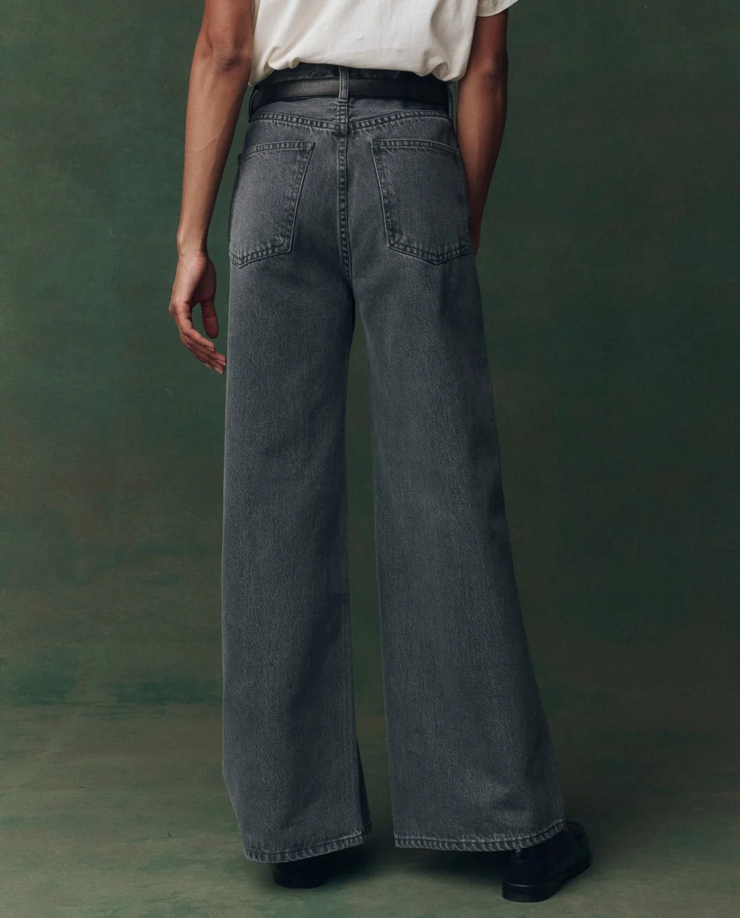 THE-GREAT-LOOK-28-THE-BOXY-CREW-W-HORSE-EMBROIDERY-WASHED-WHITE-THE-SLOUCH-WIDELEG-JEAN-GRAPHITE-WASH-08991_1080x.jpg