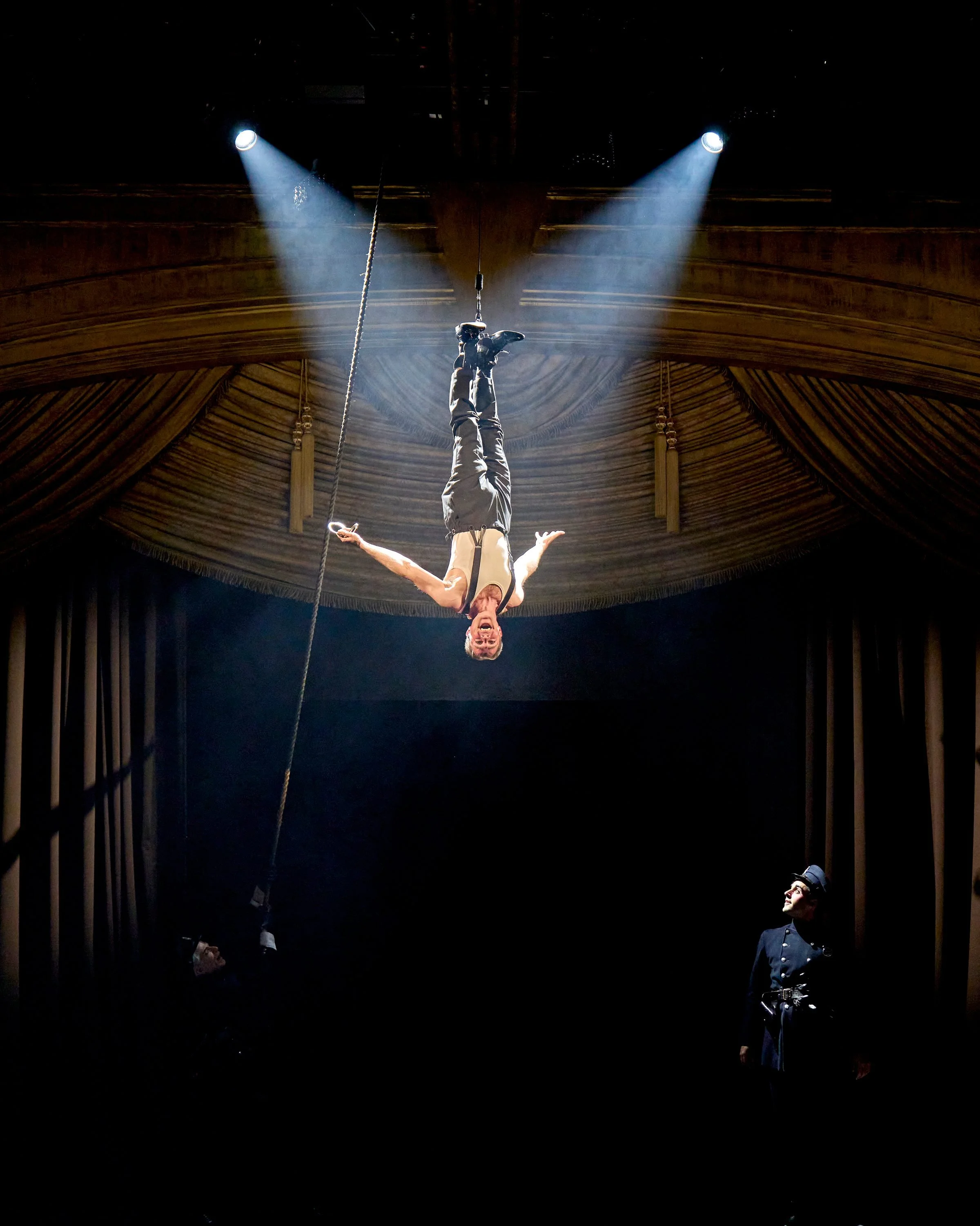 Hadley-Fraser-as-Harry-Houdini-in-MAGIC-at-Chichester-Festival-Theatre-Photo-Manuel-Harlan-009.jpg