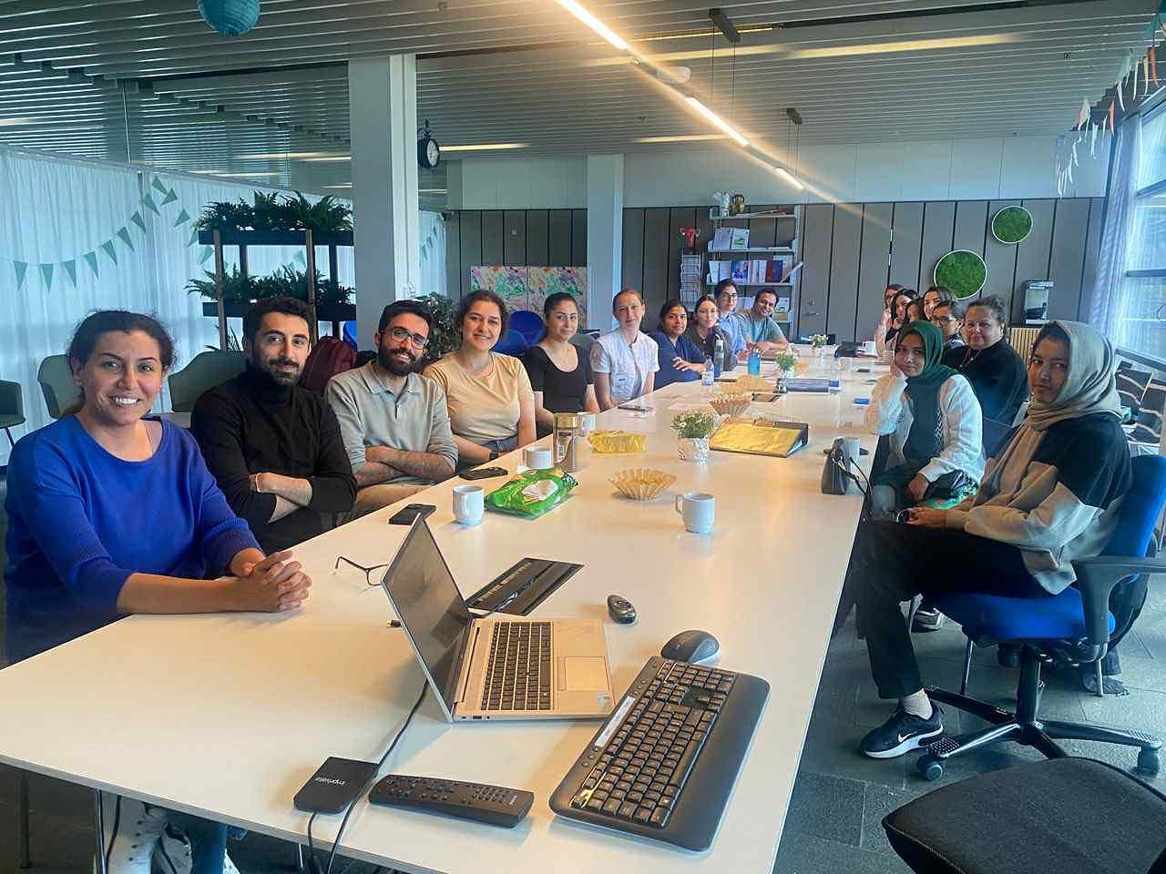 Det var sk&oslash;nt at se s&aring; stort et fremm&oslash;de til sidste Mentorcaf&eacute;! 🍃

KLF&rsquo;s bestyrelsesmedlem Sheyda holdt en sp&aelig;ndende workshop om kommunikation med patienter. Vi lavede to rollespil med scenarier om henholdsvis 