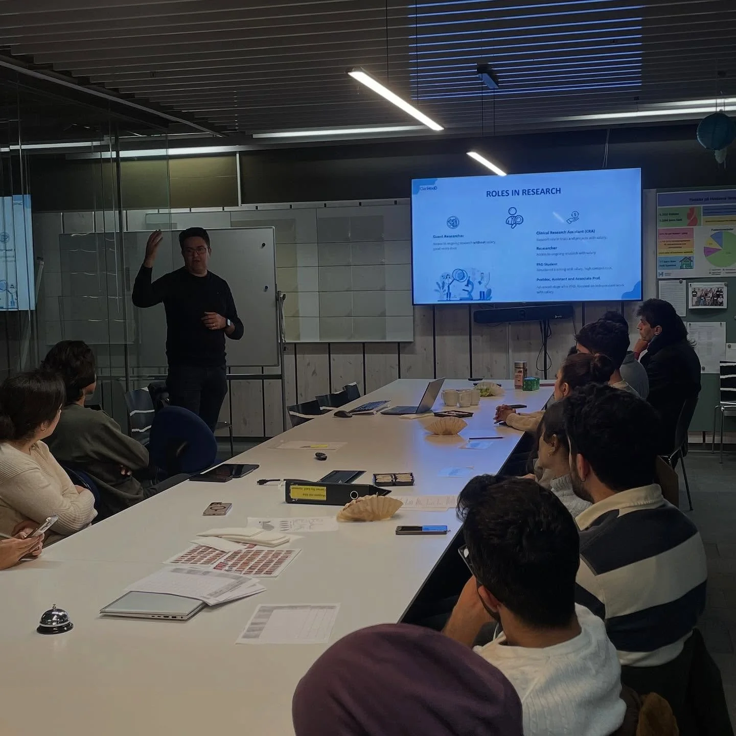 ⭐️Cafémøde for udenlandske læger ⭐️
Omid, læge fra Iran, fortalte i dag om hans vej til at skrive PhD ved Københavns Universitet 🎓
Han gav gode råd og en ‘step by step’ guide til hvordan man komme