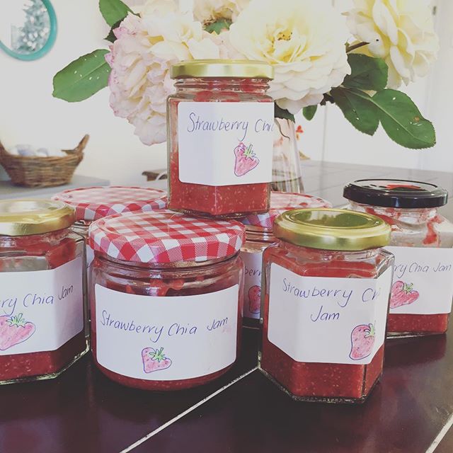 What do you do when your strawberries have started to go a bit soft.  Mmmmmmm jam 🥰