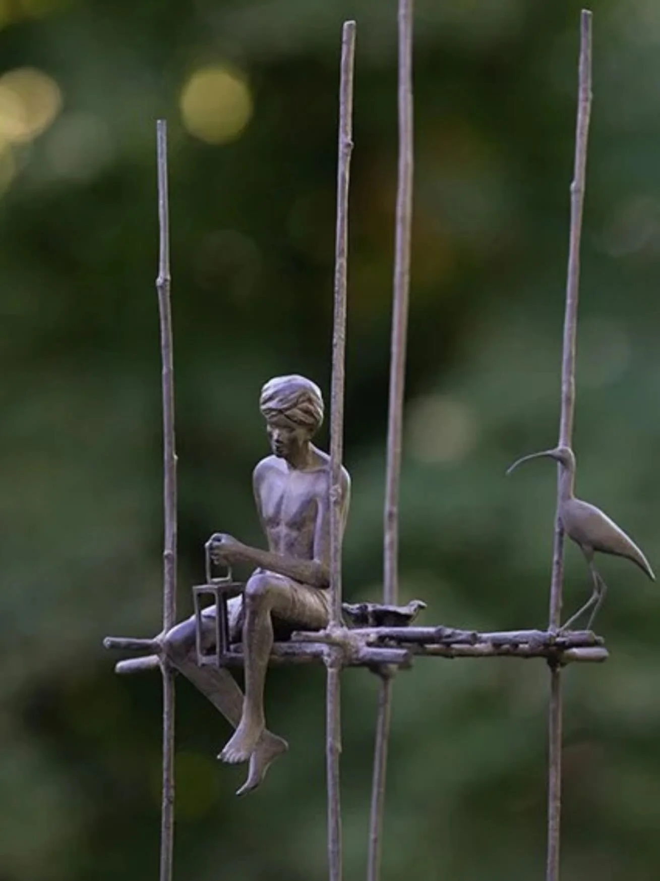 &laquo;&nbsp;Le cantique des pilotis&nbsp;&raquo; de @marinedesoos est d&eacute;sormais disponible &agrave; la galerie.
La d&eacute;licatesse, la l&eacute;g&egrave;ret&eacute; et l&rsquo;&eacute;l&eacute;gance de cette sculpture est exceptionnelle&he