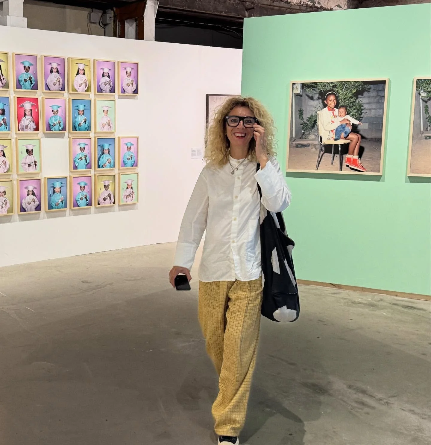 Superbe journée à Arles en compagnie de @beatrice_terra_fernandez et son amoureux, Olivier, pour les Rencontres photographiques 2025! 
Flânerie sous un beau soleil à travers la ville, à découvrir avec é