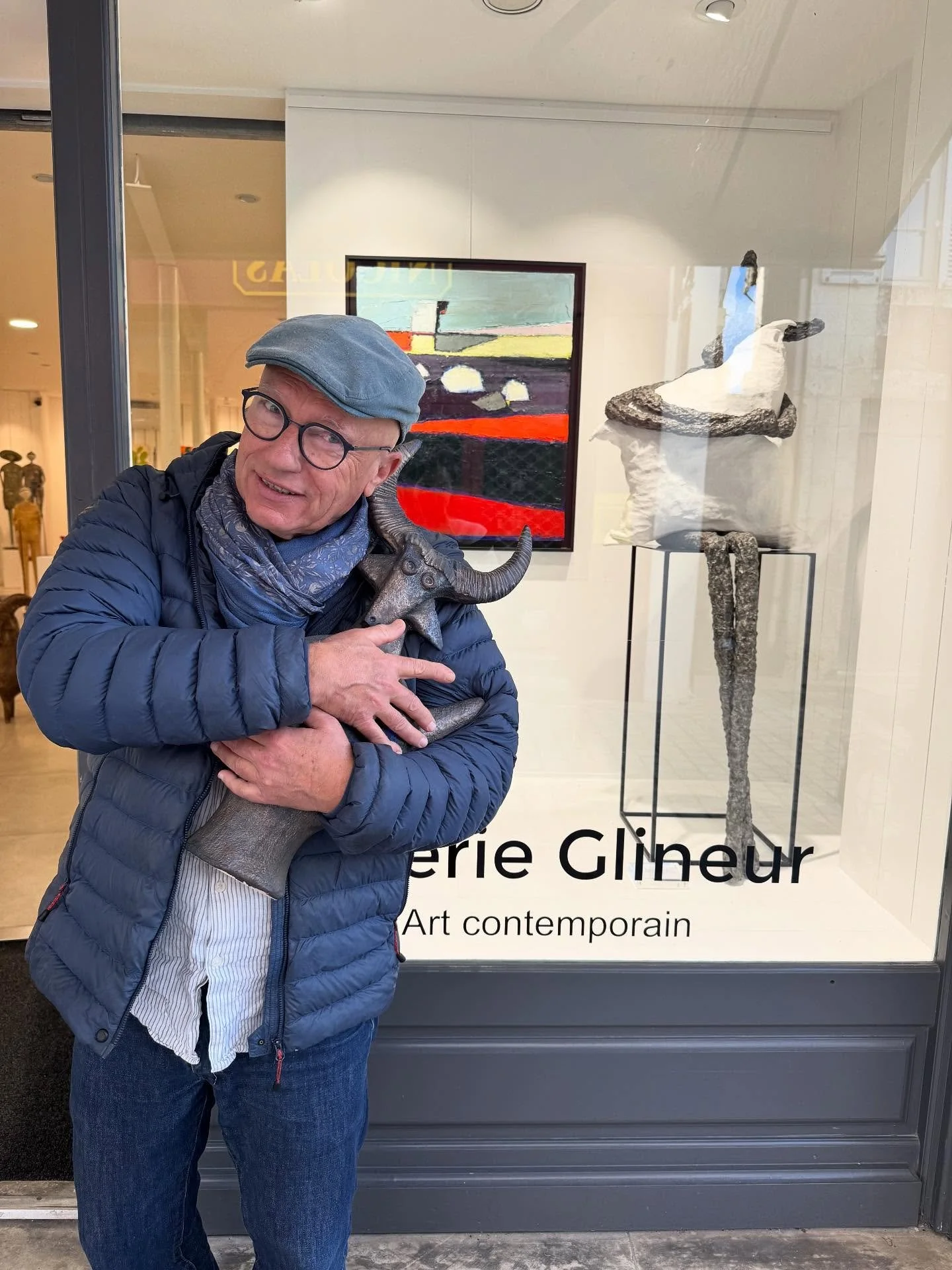 Week-end r&eacute;tais en compagnie de @dominiquepouchainofficiel et de ses nouvelles pi&egrave;ces! 
.
Clin d&rsquo;&oelig;il &agrave; la sculpture de Karine CHAUD&Eacute;&hellip; &laquo;&nbsp;Quelques grammes de douceur&nbsp;&raquo; laisse la place