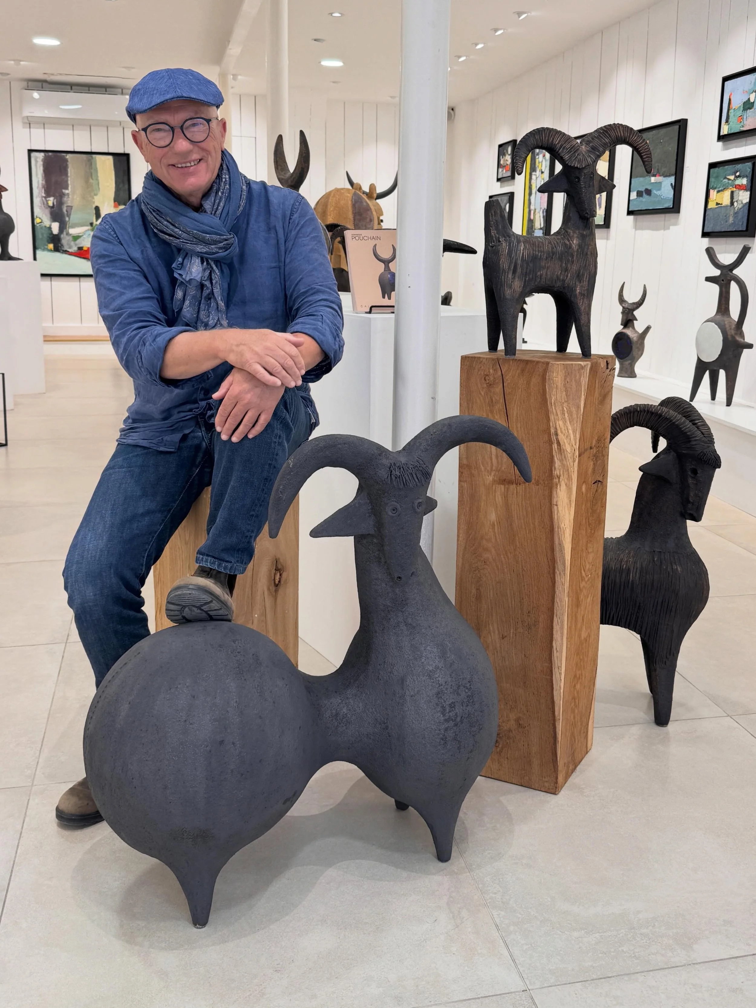 ✨ L&rsquo;exposition anniversaire avec @dominiquepouchainofficiel d&eacute;bute aujourd&rsquo;hui ! ✨

L&rsquo;artiste est arriv&eacute; les bras charg&eacute;s d&rsquo;une magnifique pi&egrave;ce : la c&eacute;l&egrave;bre &laquo; Ch&egrave;vre gros