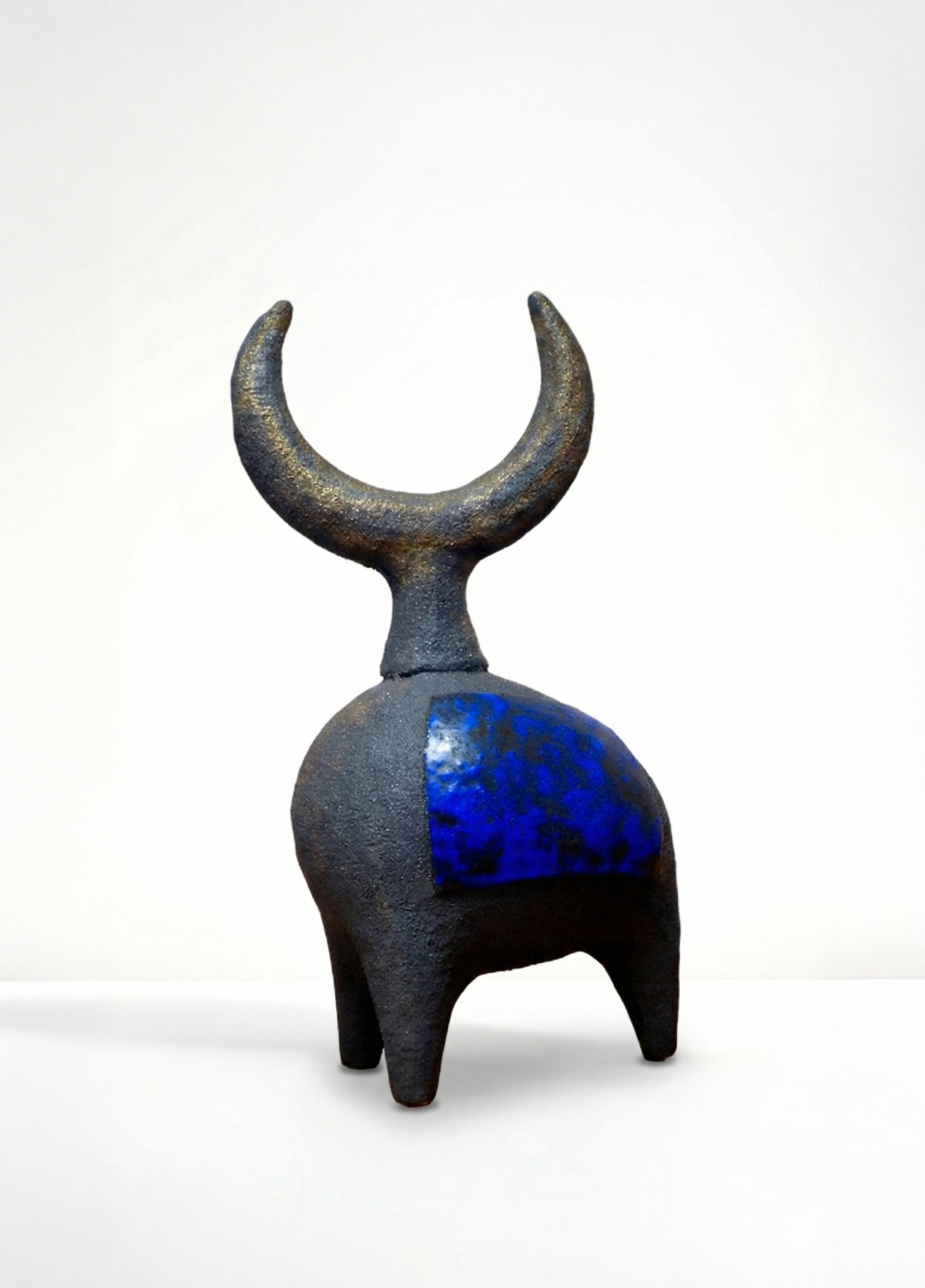 galerie-glineur-dominique-pouchain-toro-oeuf-bleu.png