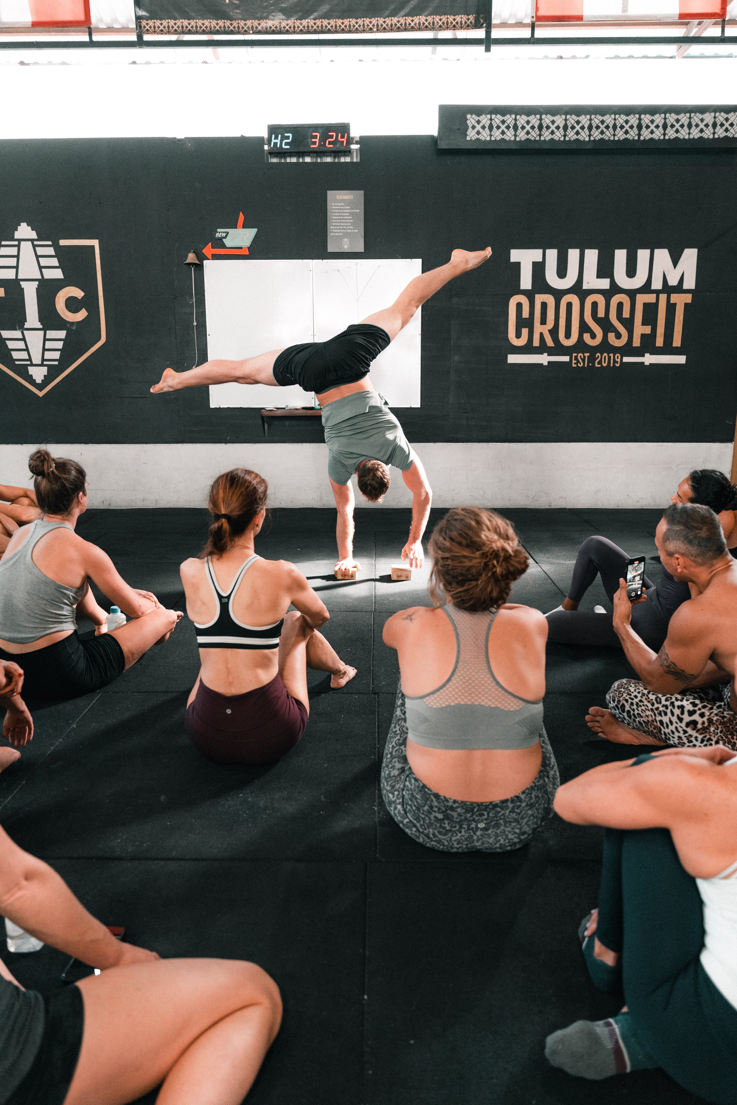 Handstand Workshop with UlrikonHands!
