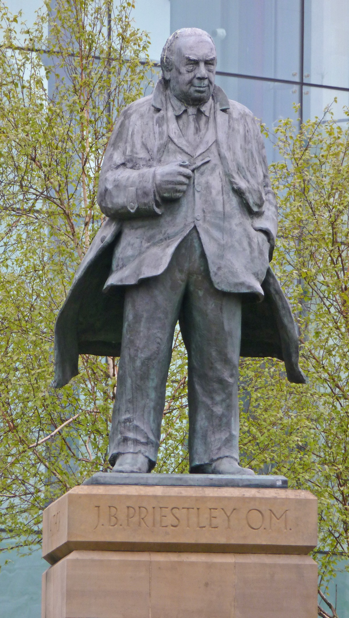 4) A statue of Priestley in his hometown of Bradford, UK. Copyright © Tim Green
