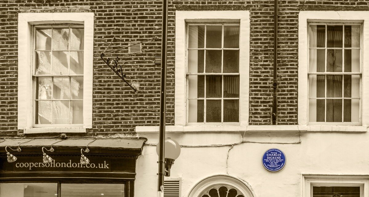 The front facade of Dickens’s first London home, situated in Fitzrovia.