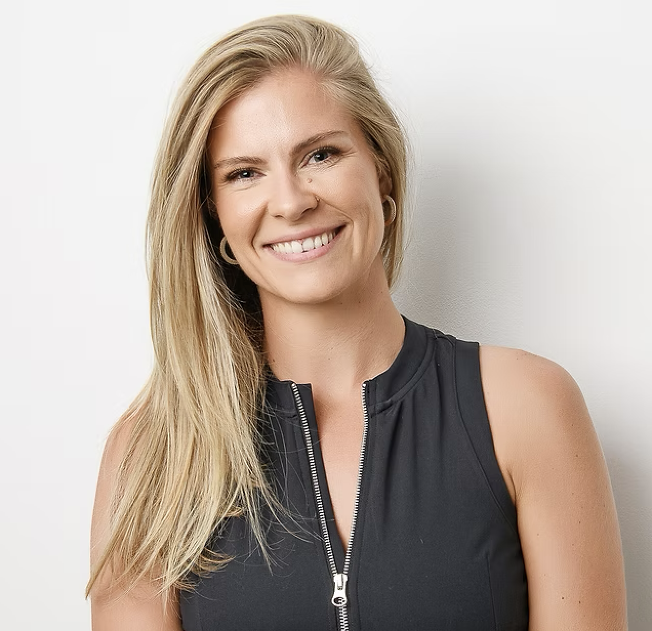 Raphaela Head shot .png