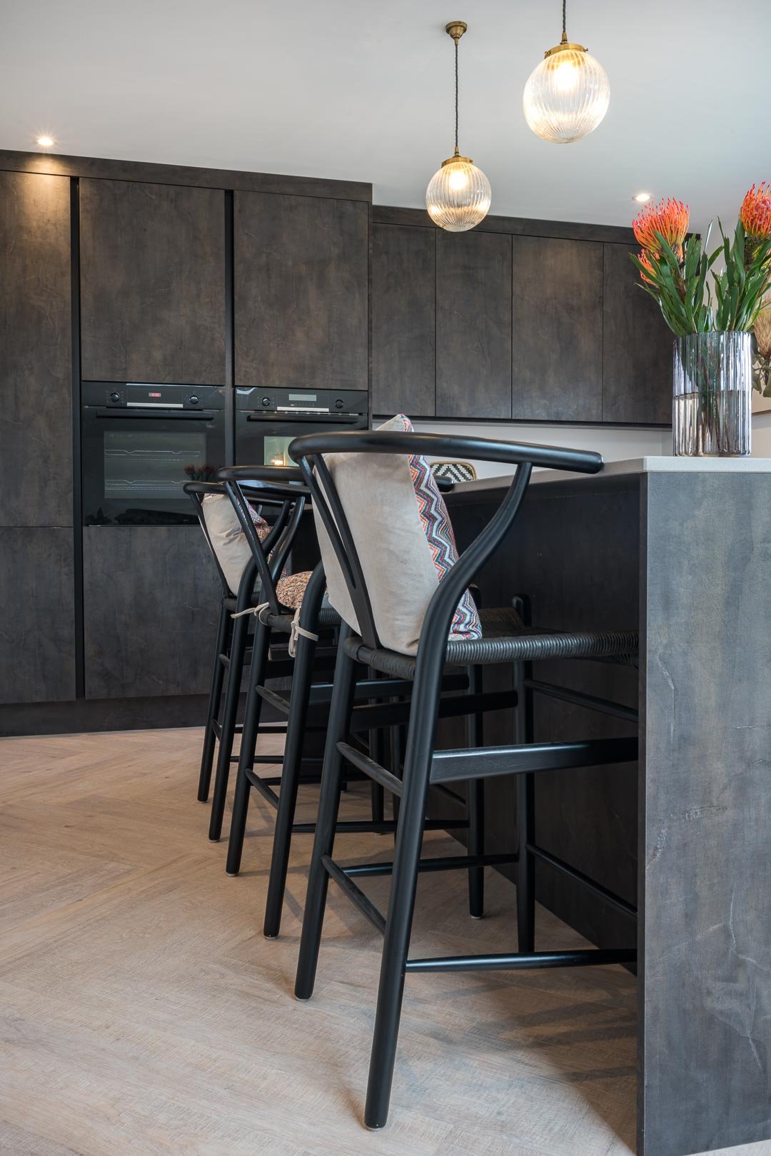 Combining textures and Dark Colours