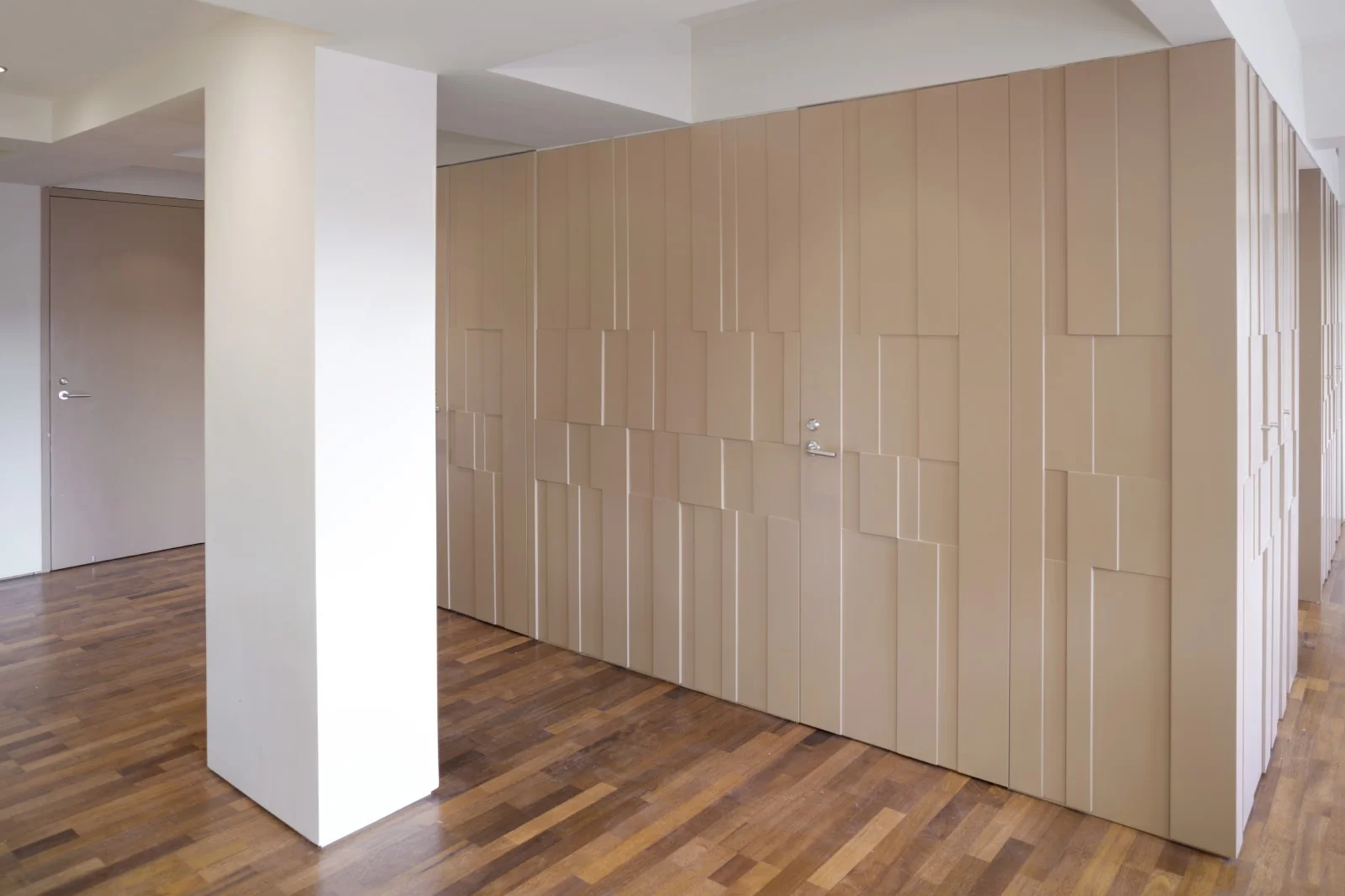 tst office wall & column.JPG