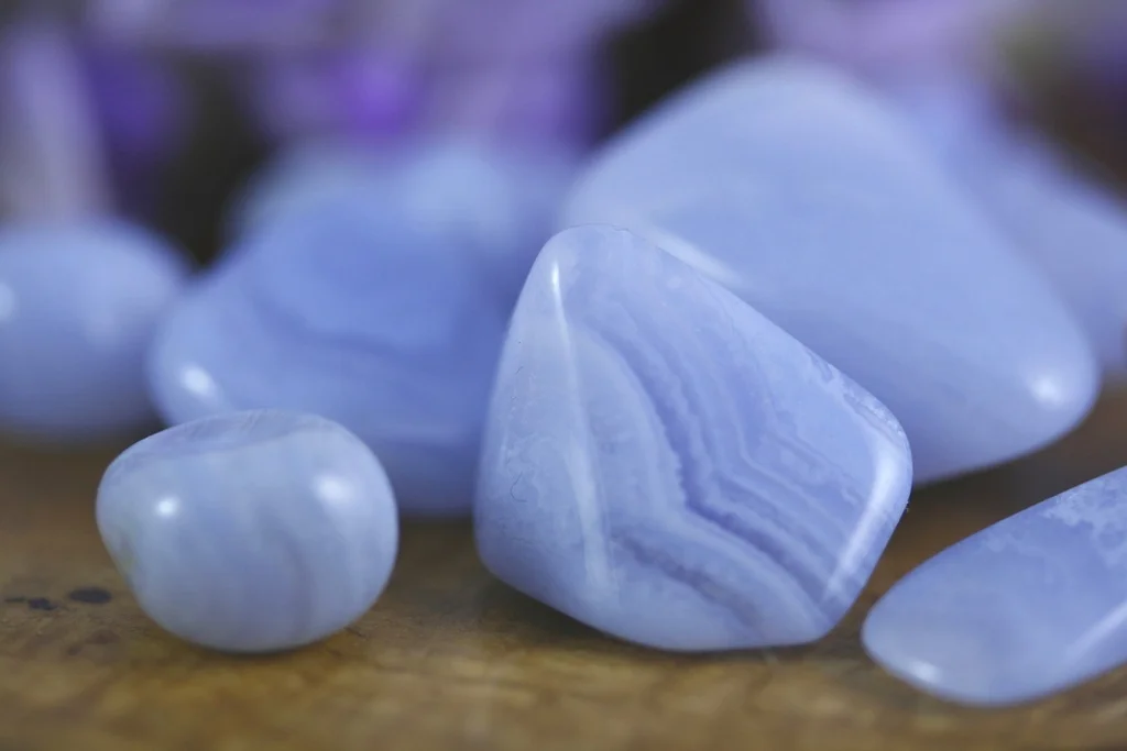 Agate blue lace - Vertus des cristaux - Lithothérapie Zeina Raya.jpg