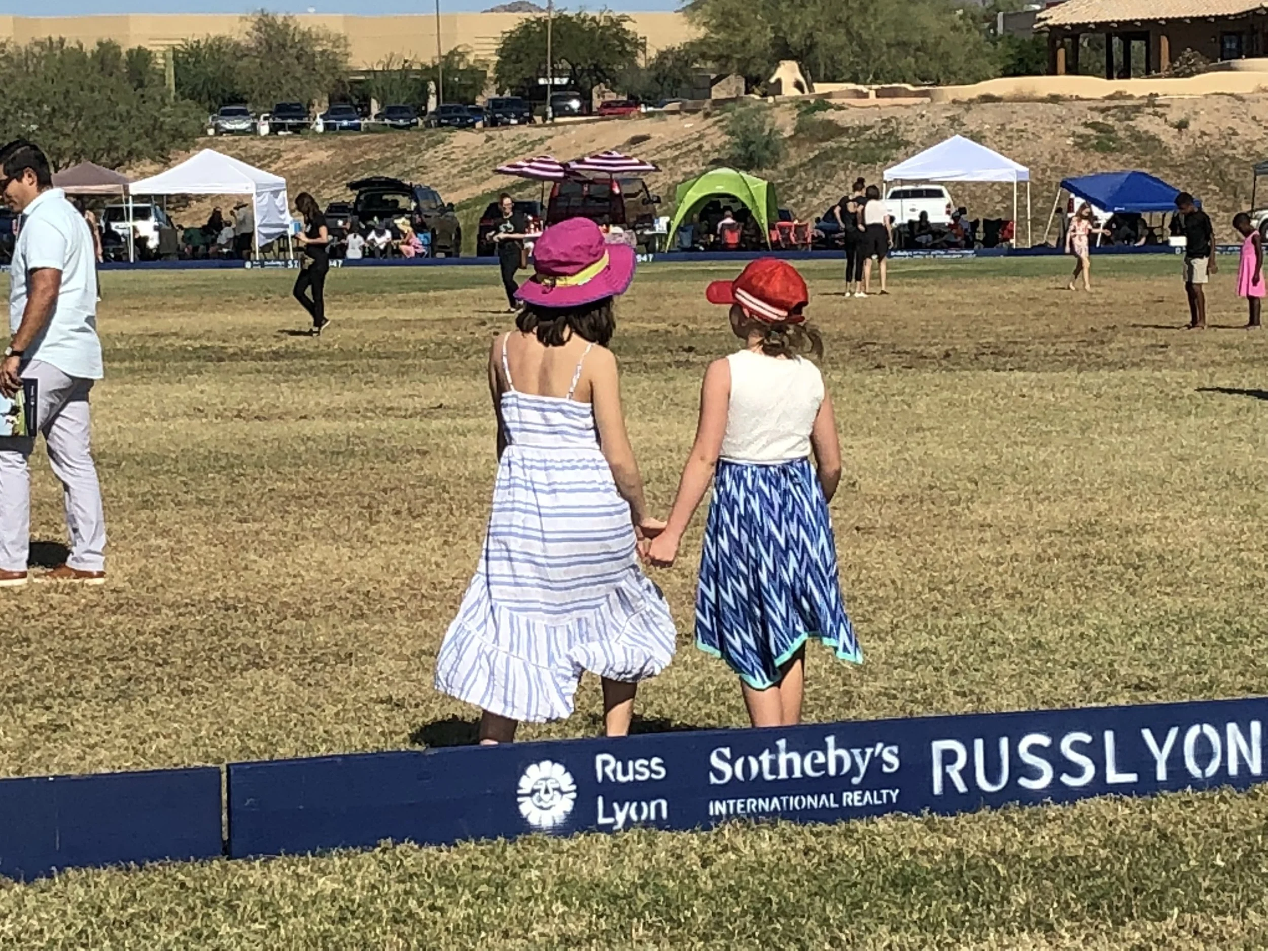 Isla and Alix catching up.