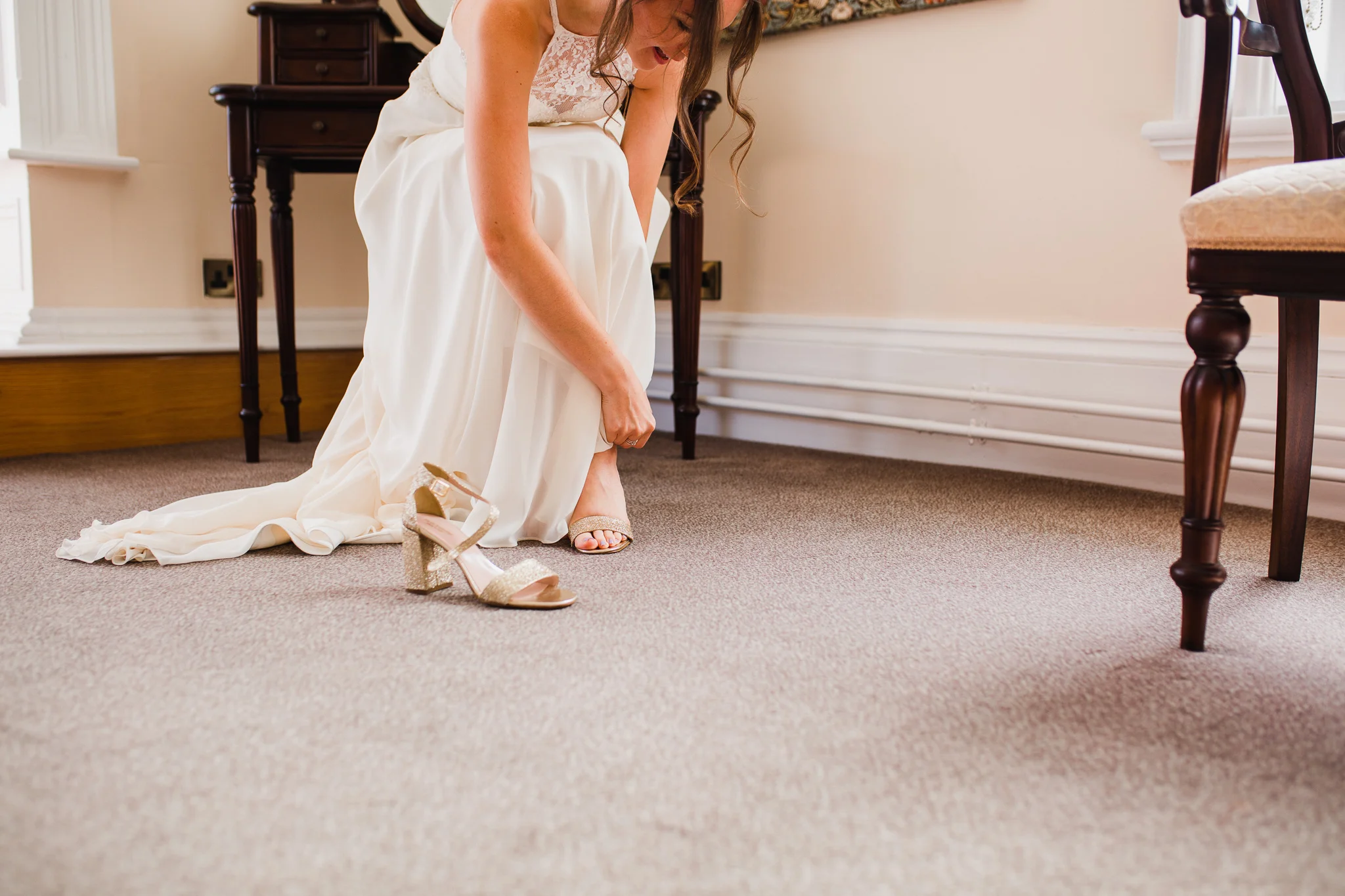 bride putting shoes on