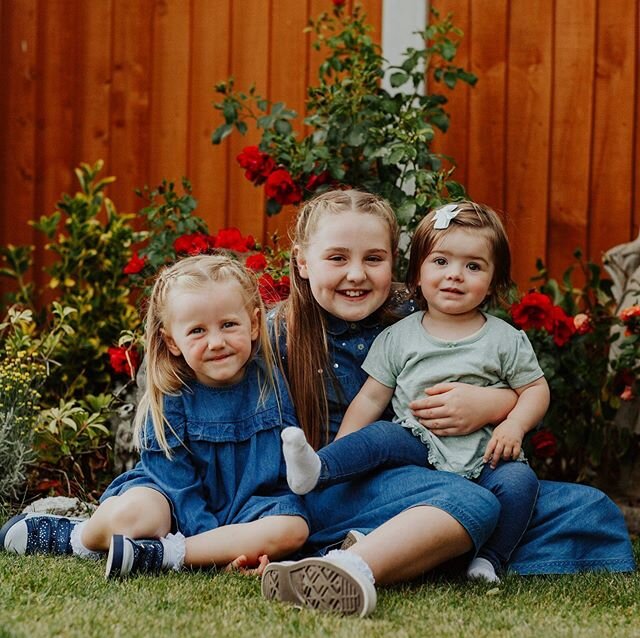 I&rsquo;m now officially back to doing family sessions, socially distanced style! 🥳

Garden and location shoots available including golden hour sessions. Please get in touch for more info on prices and availability. I&rsquo;m hoping to put a link up