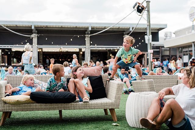 A Photo Series I could call &ldquo;Vacation with kids&rdquo;. Luckily @hub30a knows what it&rsquo;s doing and has the coolest space outside, a live band, and serves parents beer 👍🏼😂