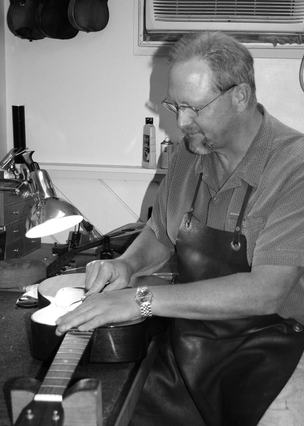 Woodsong's Lutherie shop photo
