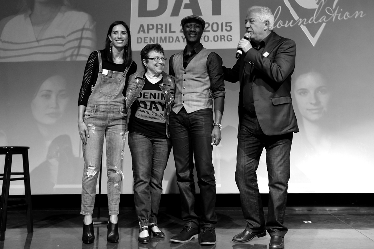  Maya Jupiter, Patti Giggans, Aloe Blacc and Paul Marciano close the 16th Denim Day Press Event at GUESS? Inc. Headquarters on April 29, 2015 in Los Angeles, California. 
