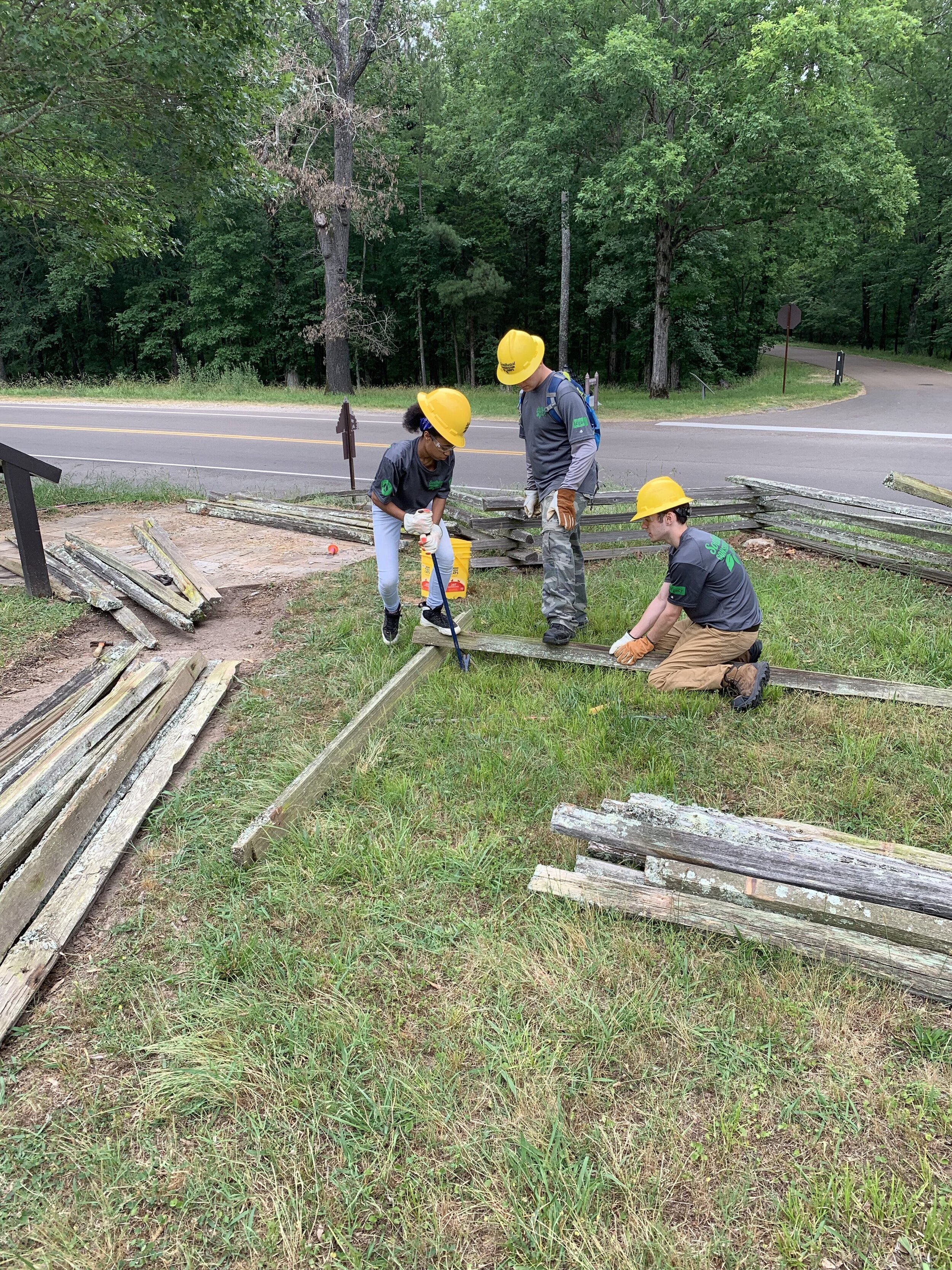 C4 members working on fence.jpeg