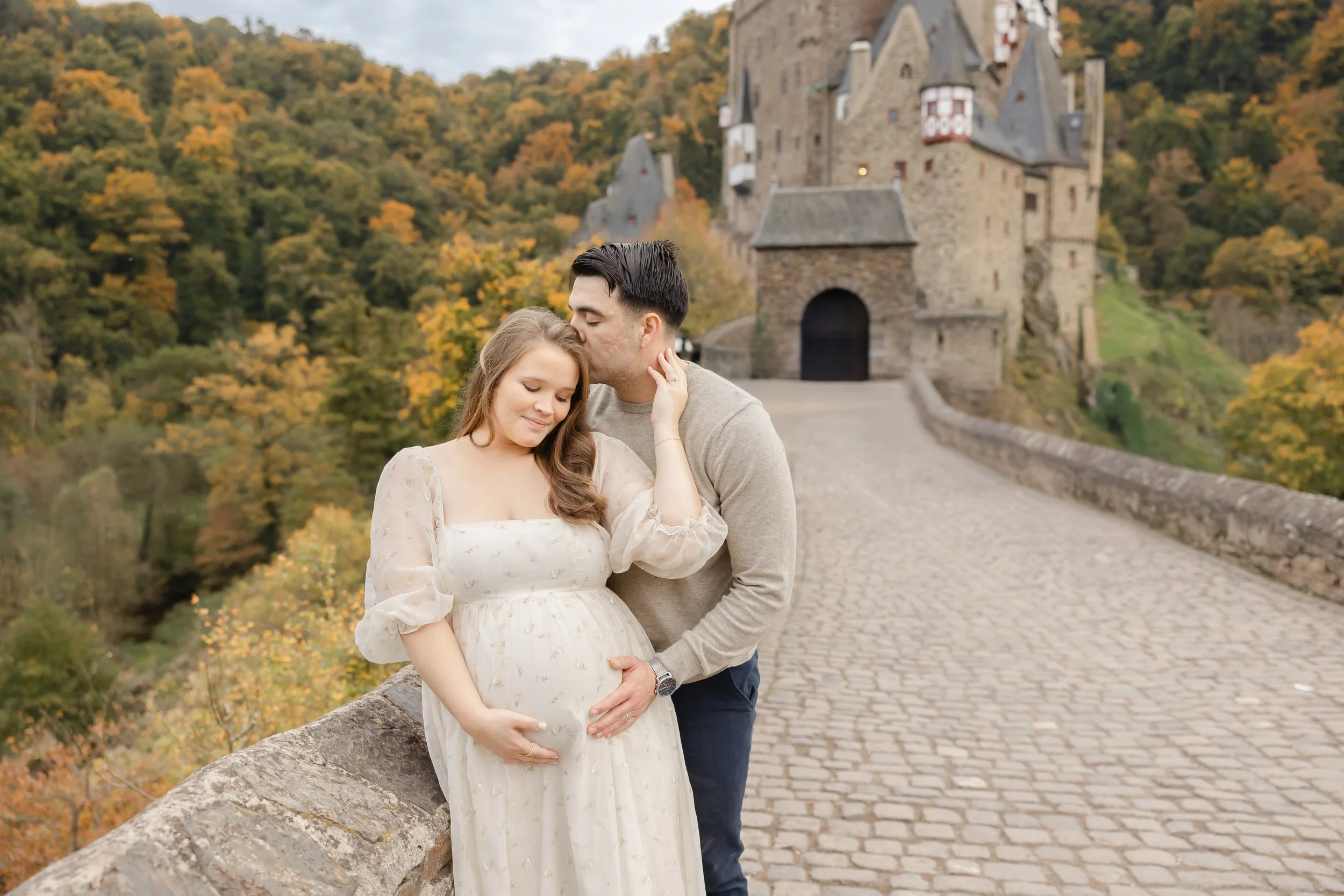 Burg Eltz maternity photos