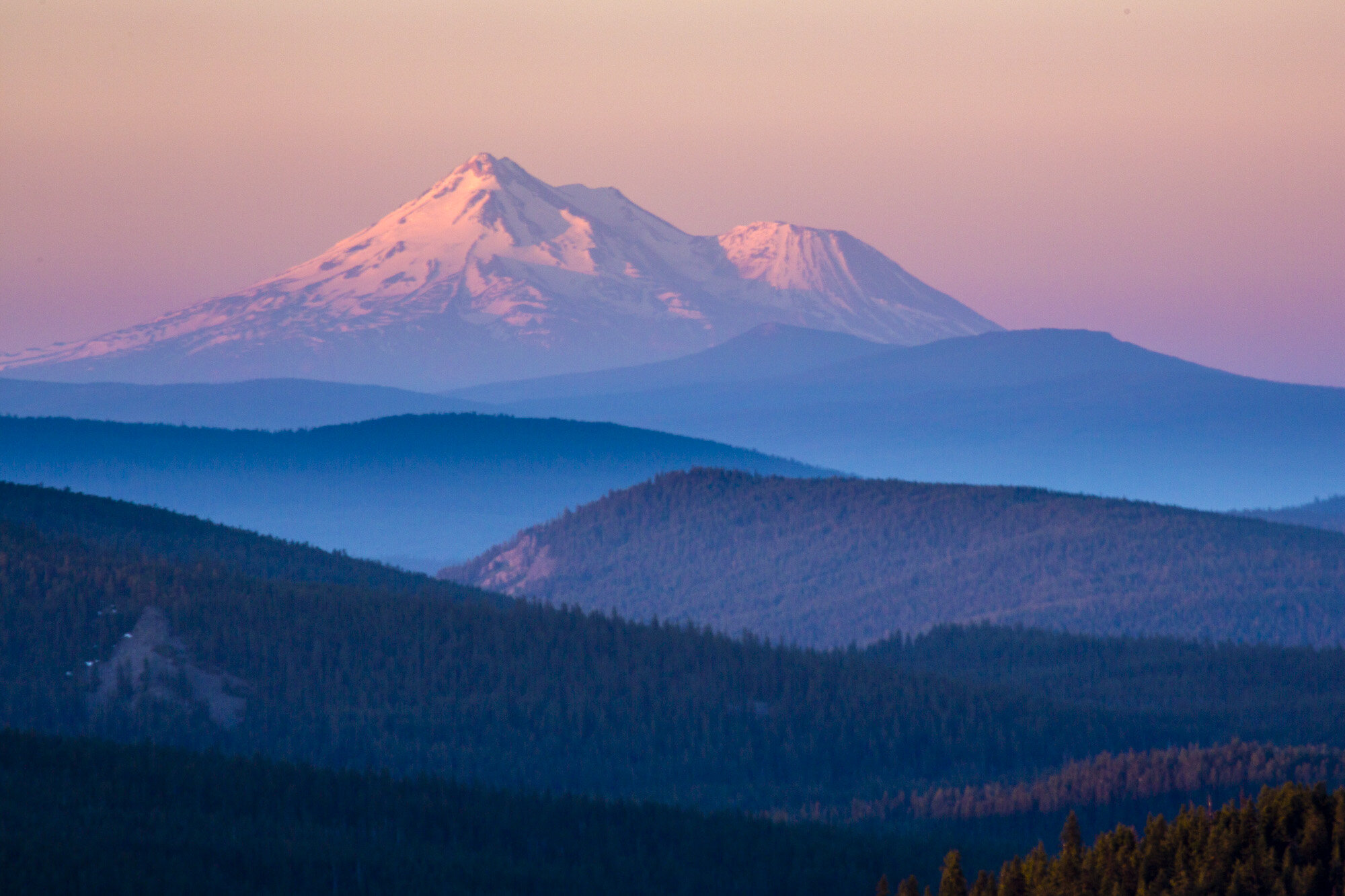  Morning light on Mount Shasta, California. 