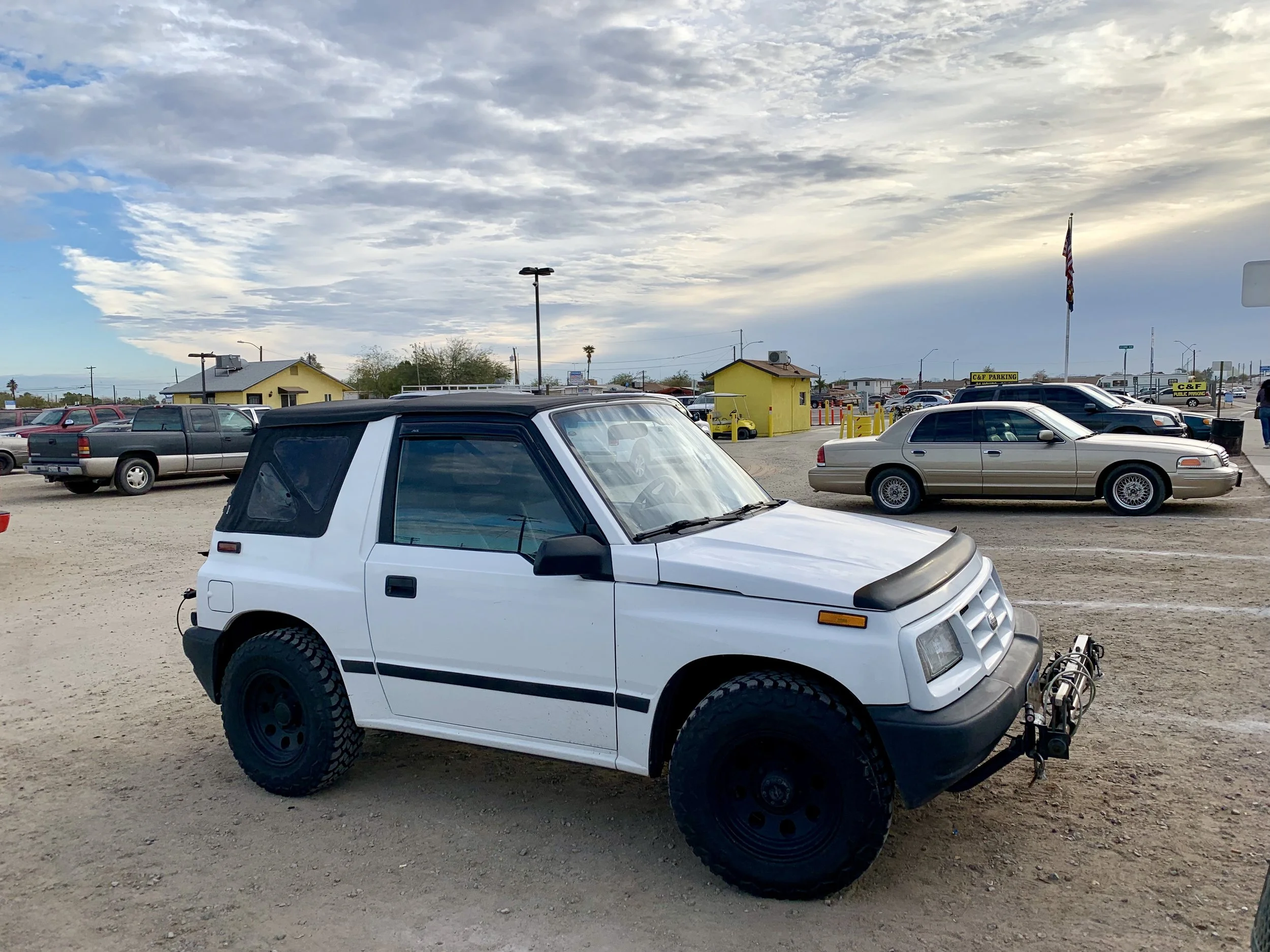 24 hour parking 1 block from the US/Mexico border crossing in San Luis, AZ