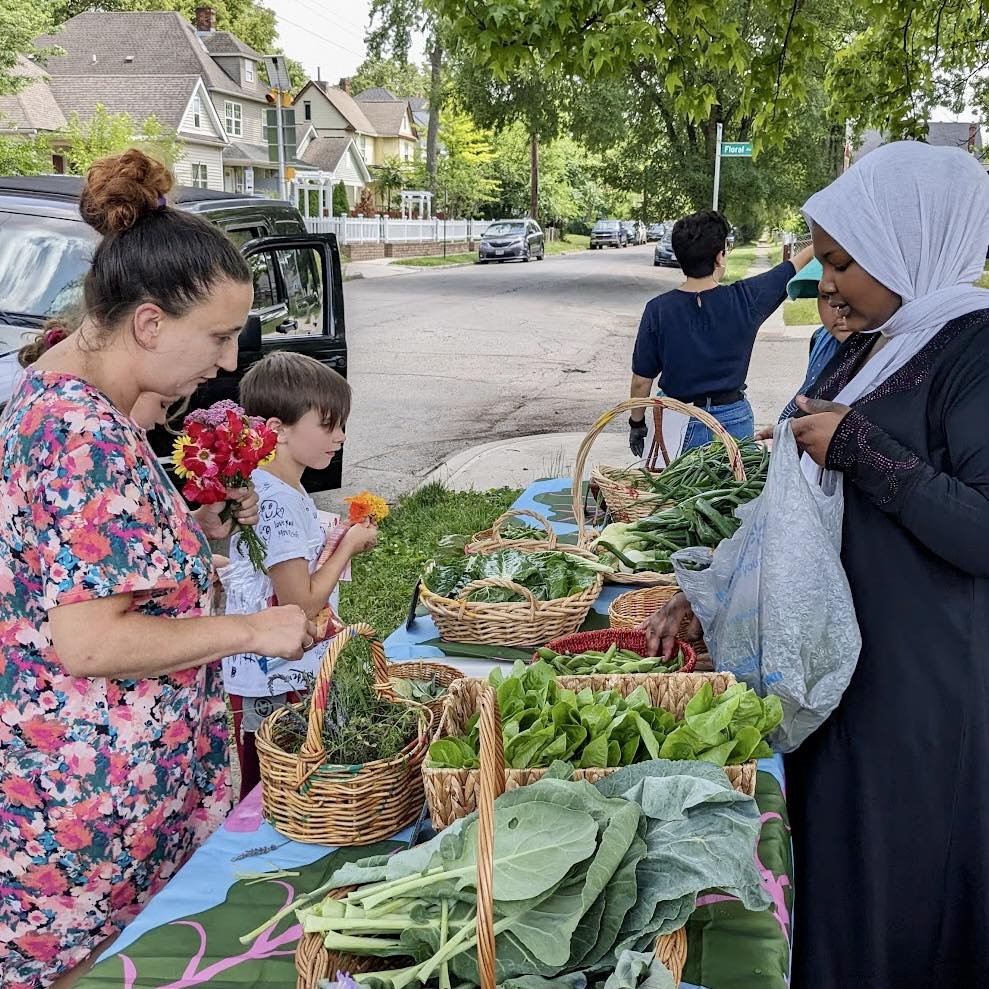 The return of the Garden Markets in just 2 weeks is sure to bring a burst of excitement to the Hilltop and Franklinton communities. Residents can look forward to browsing through fresh produce harvested from our garden! It's a fantastic opportunity t