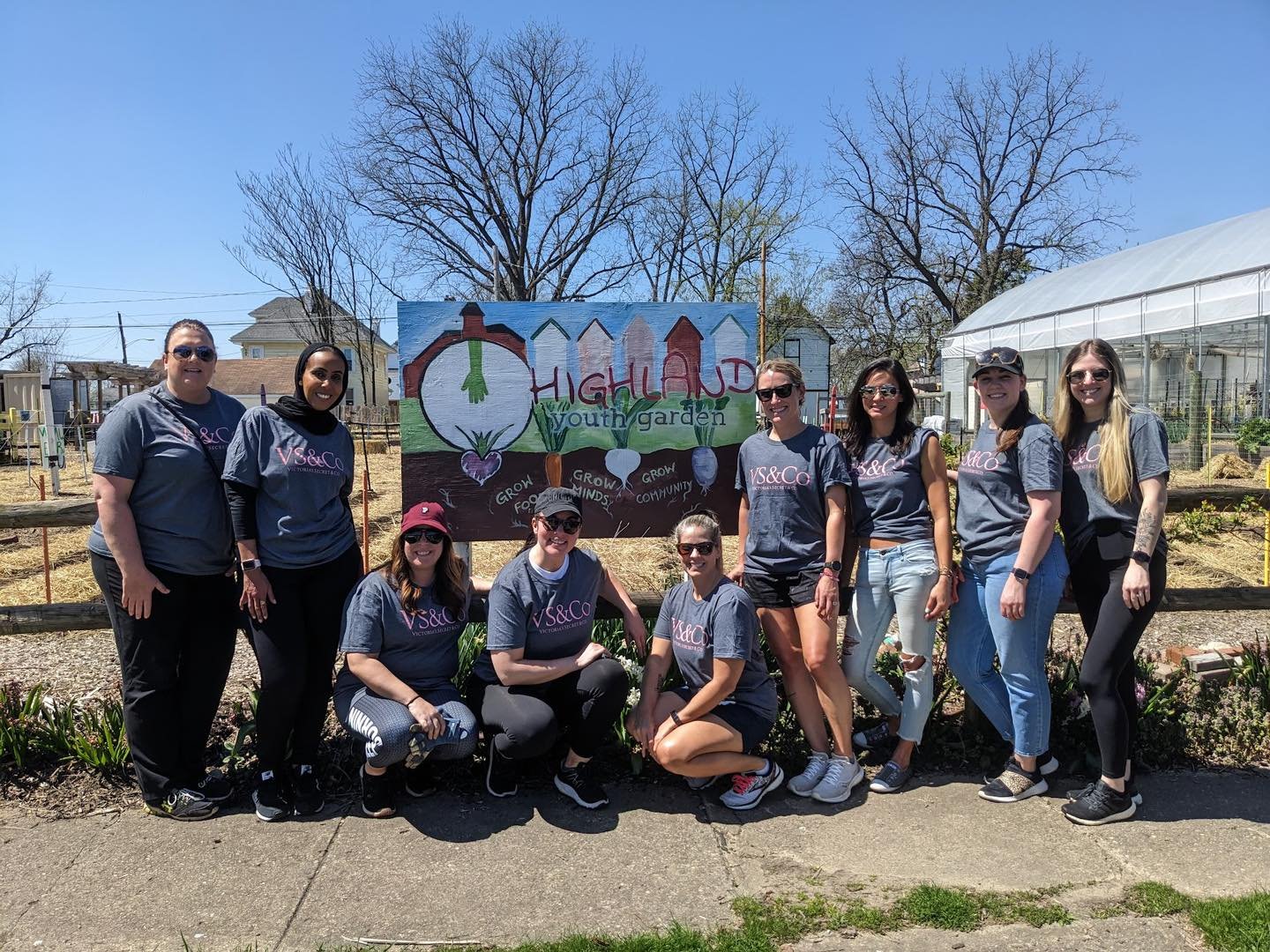 👩🏽&zwj;🌾 Explore Our 2024 Volunteer Opportunities!
Join us during our open Garden hours every Tuesday and Thursday, from 9:00 AM to 11:00 AM. Additionally, lend a hand in harvesting produce on Wednesdays and Saturdays before our Garden Markets! 

