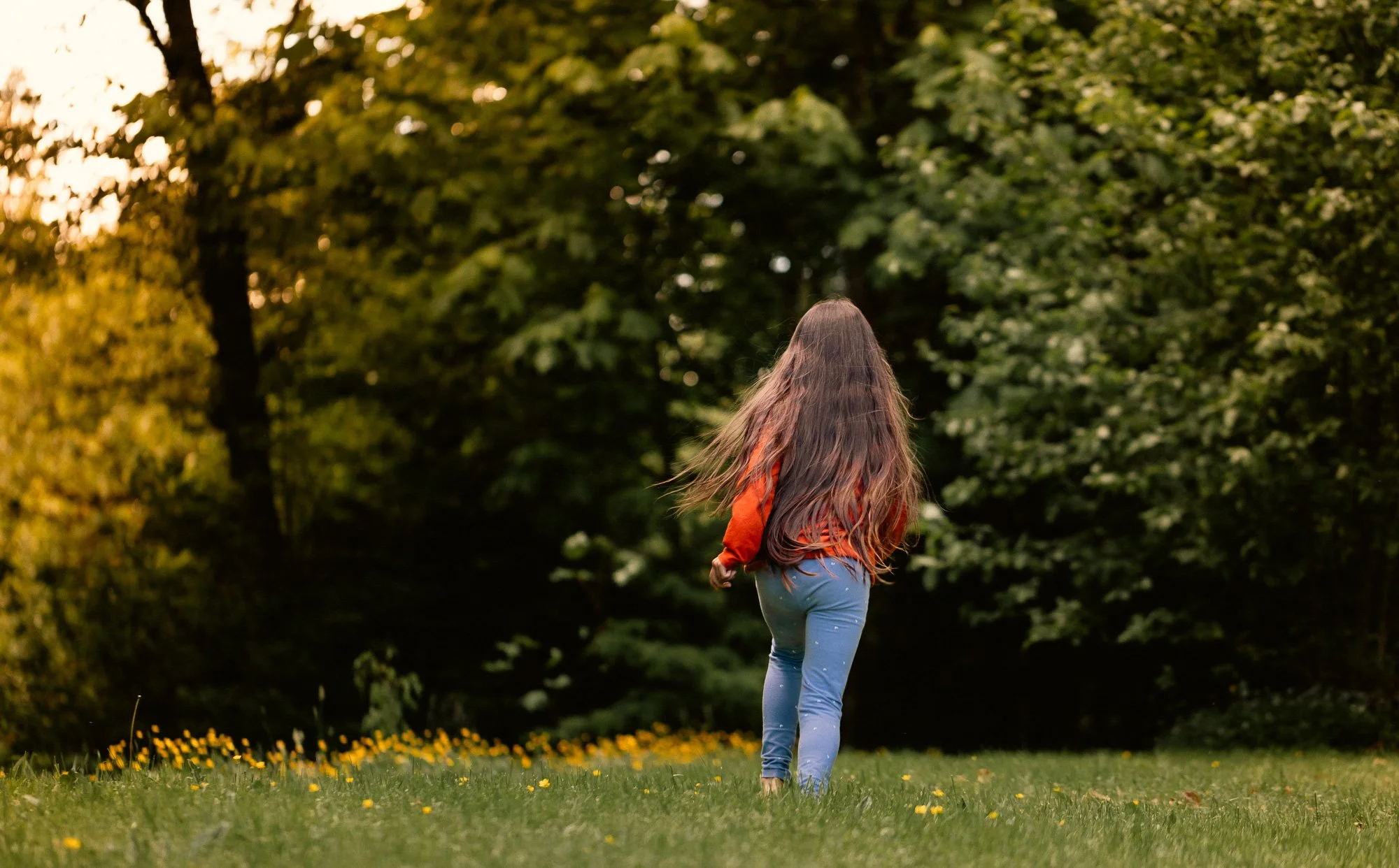 Vancouver photographer captures kid running in Stanley Park