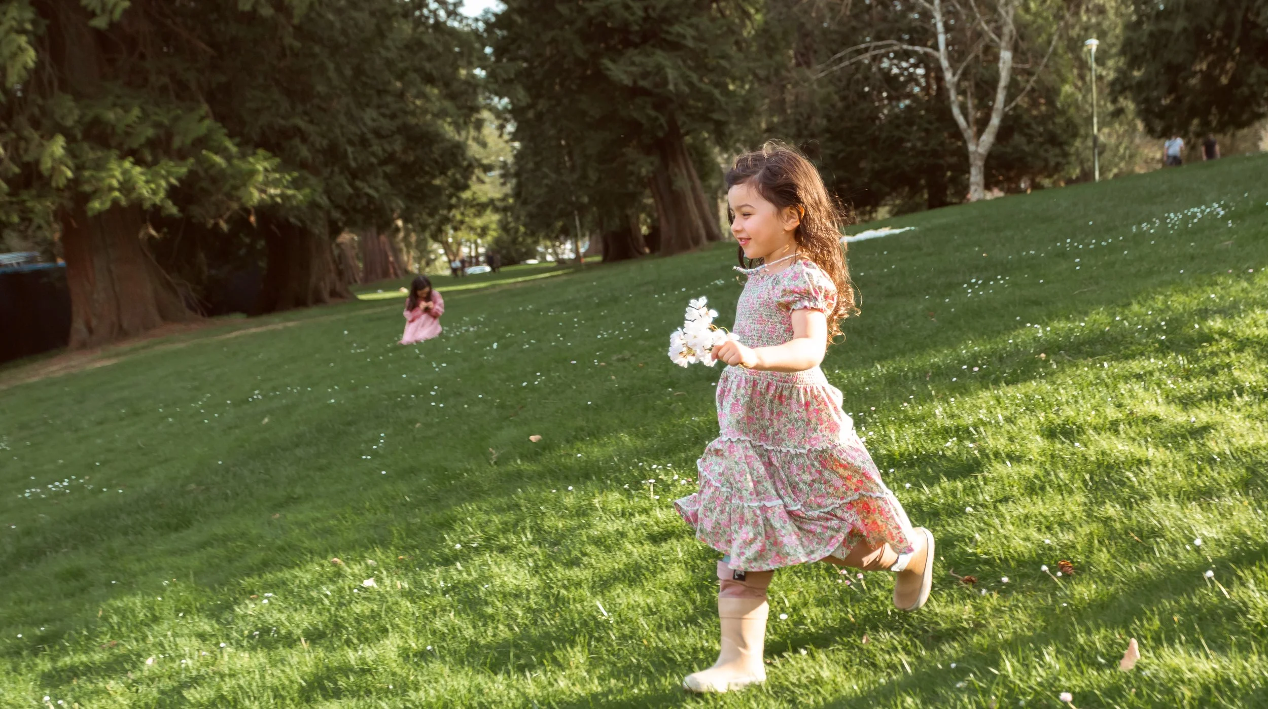 Vancouver family photographer captures a little girl running in Stanley Park, Vancouver.