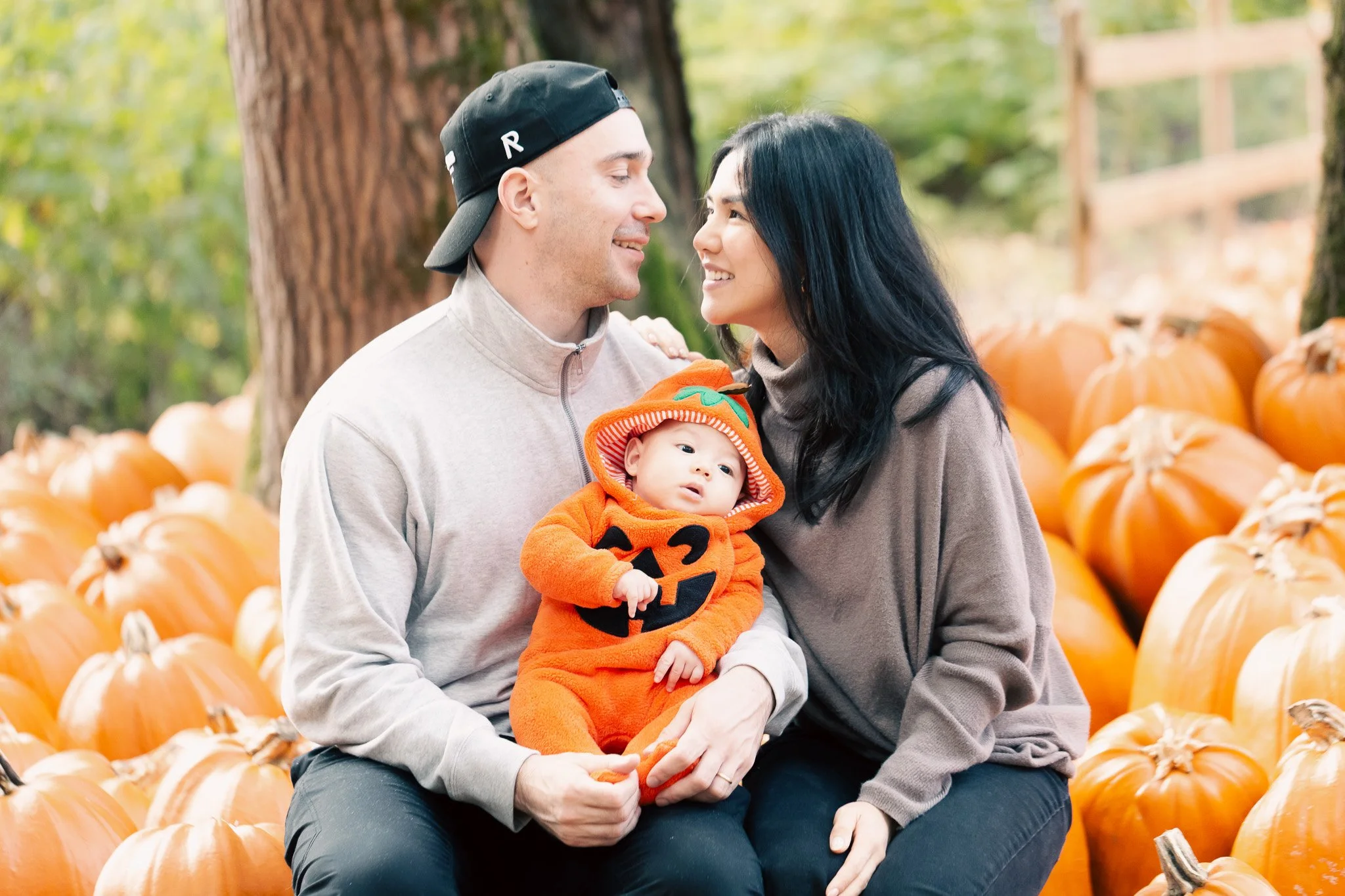 Family Pumpkin Patch Photoshoot in Vancouver–Cozy Fall Moments