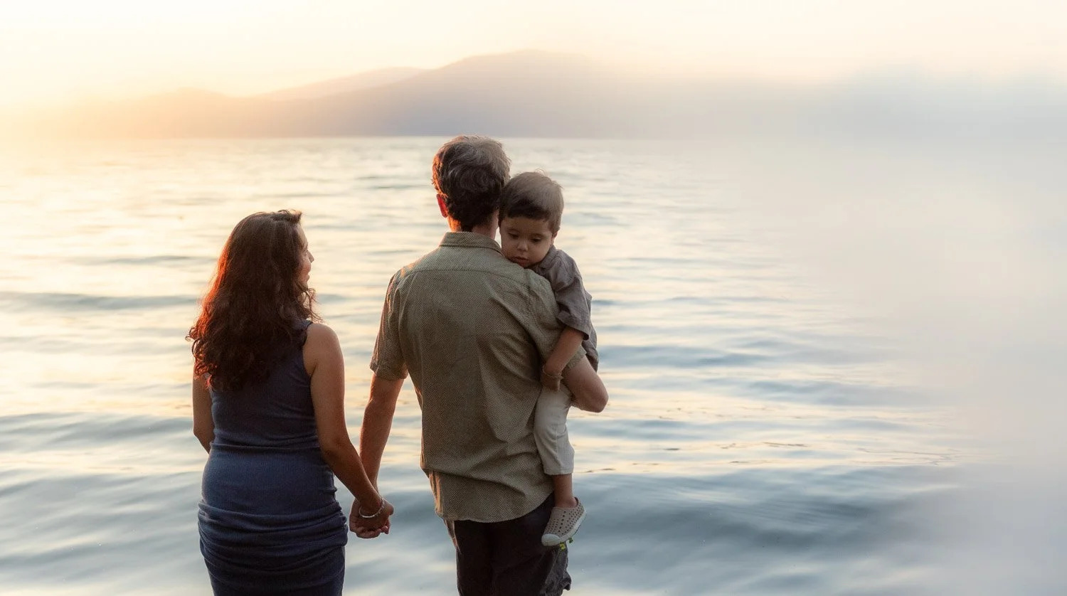 Quiet candid moment between parent and child, Vancouver family photographer