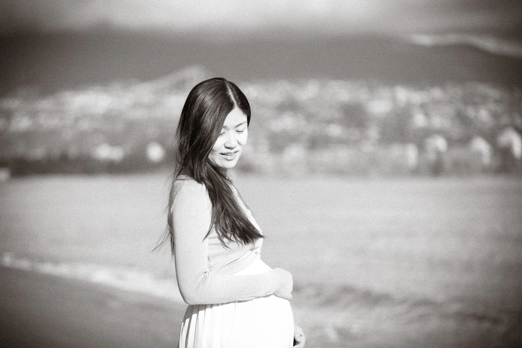 Black and white photo of an expecting women. Photo taken at Stanley Park.