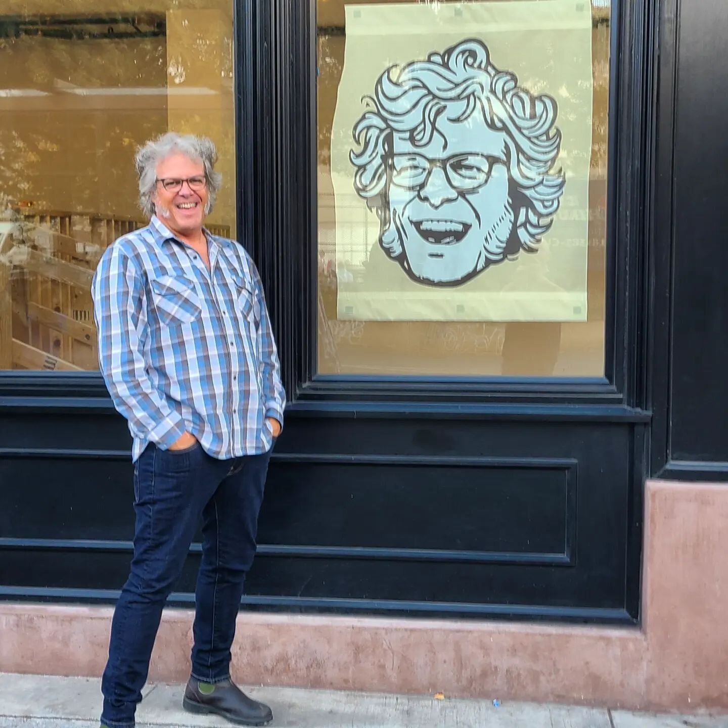 Yep, it's official...I'm FINALLY opening the burger joint of my dreams! After an exhausting 3-year search for the perfect location we have landed a sweet space in SoHo at 51 MacDougal St. It will be called Hamburger America, an extension of my books 