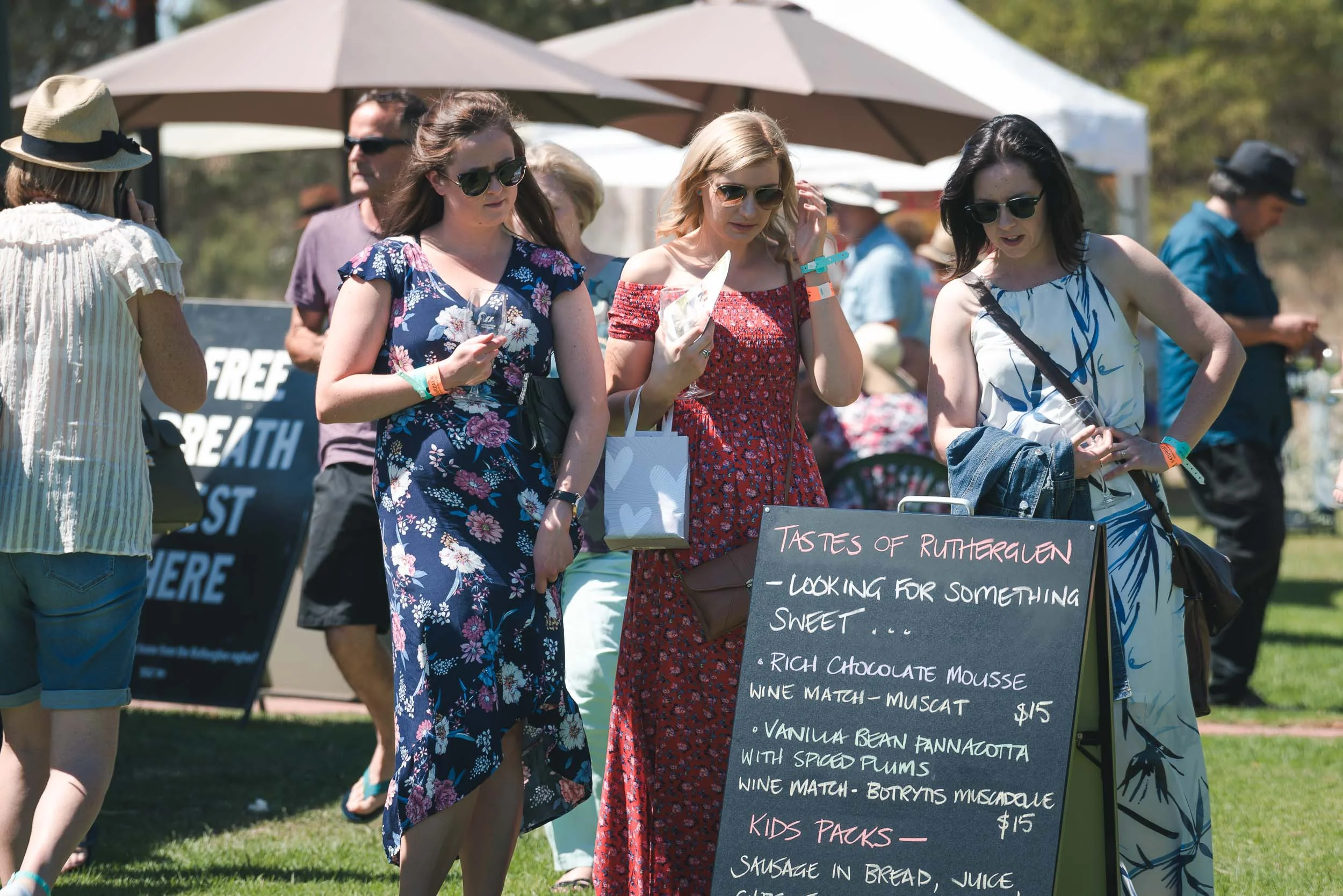  Photography and video for North East Victoria’s gourmet food and wine festival, Tastes of Rutherglen. Captured over two days at nineteen of the regions best wineries. 