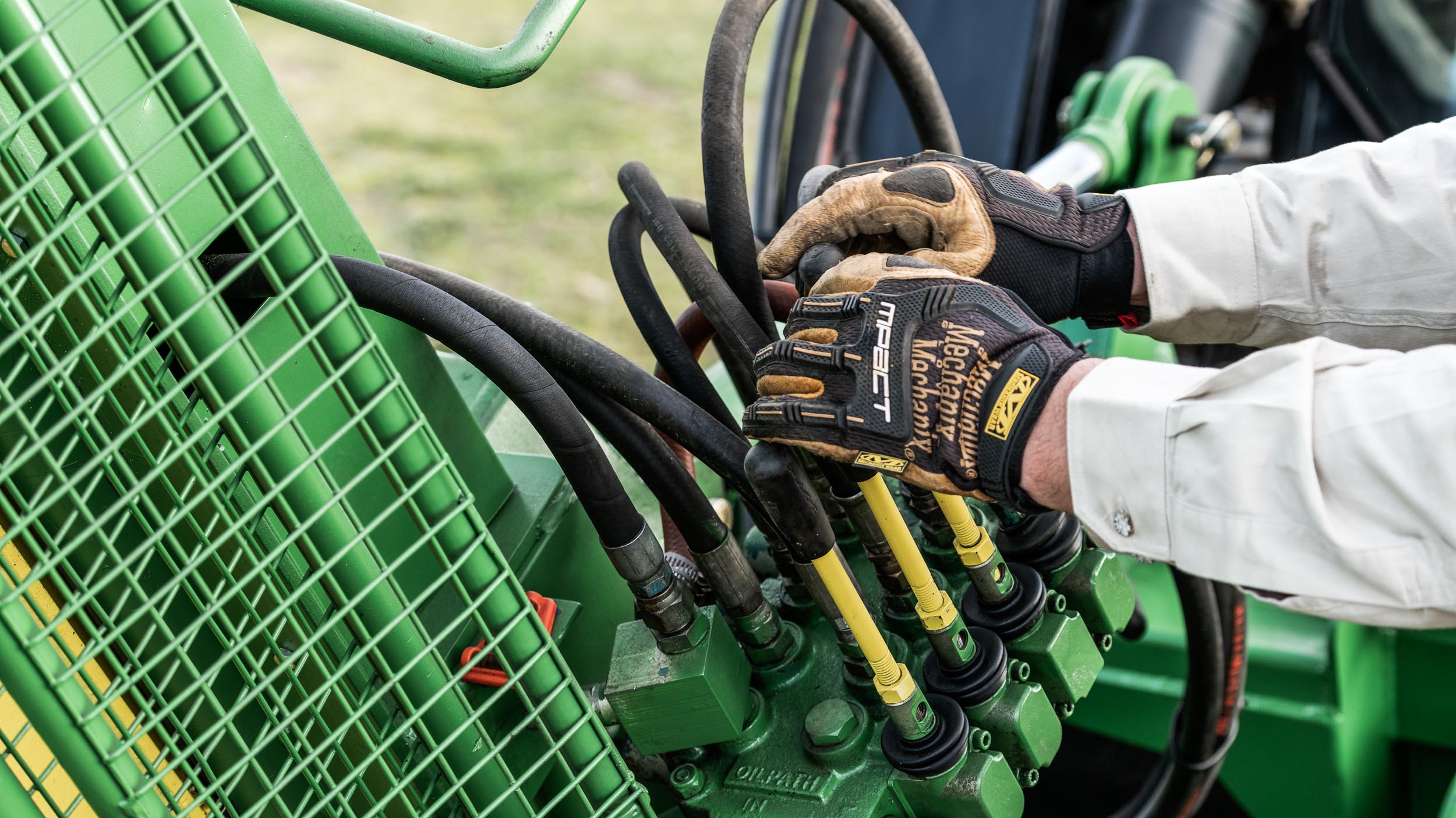  Website photography and video for Albury start-up, Ross Rural Contracting, shot on-location at a Holbrook farm. 