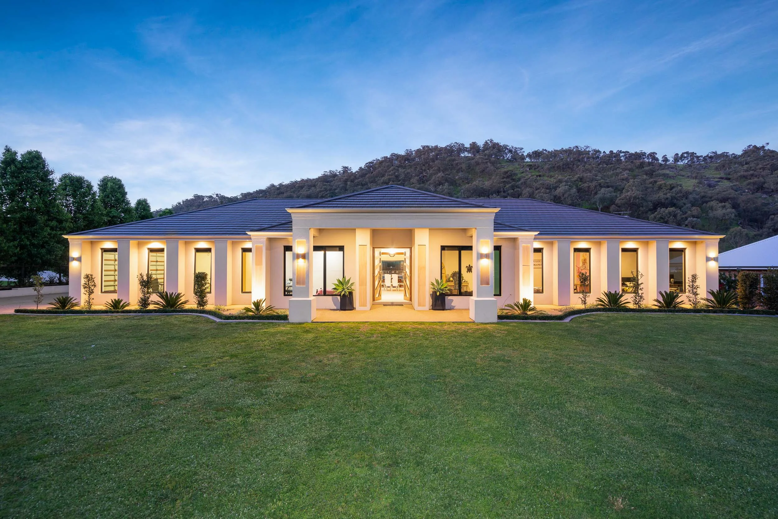  Photography, video and drone for the sales campaign of a grand Wodonga residence.  