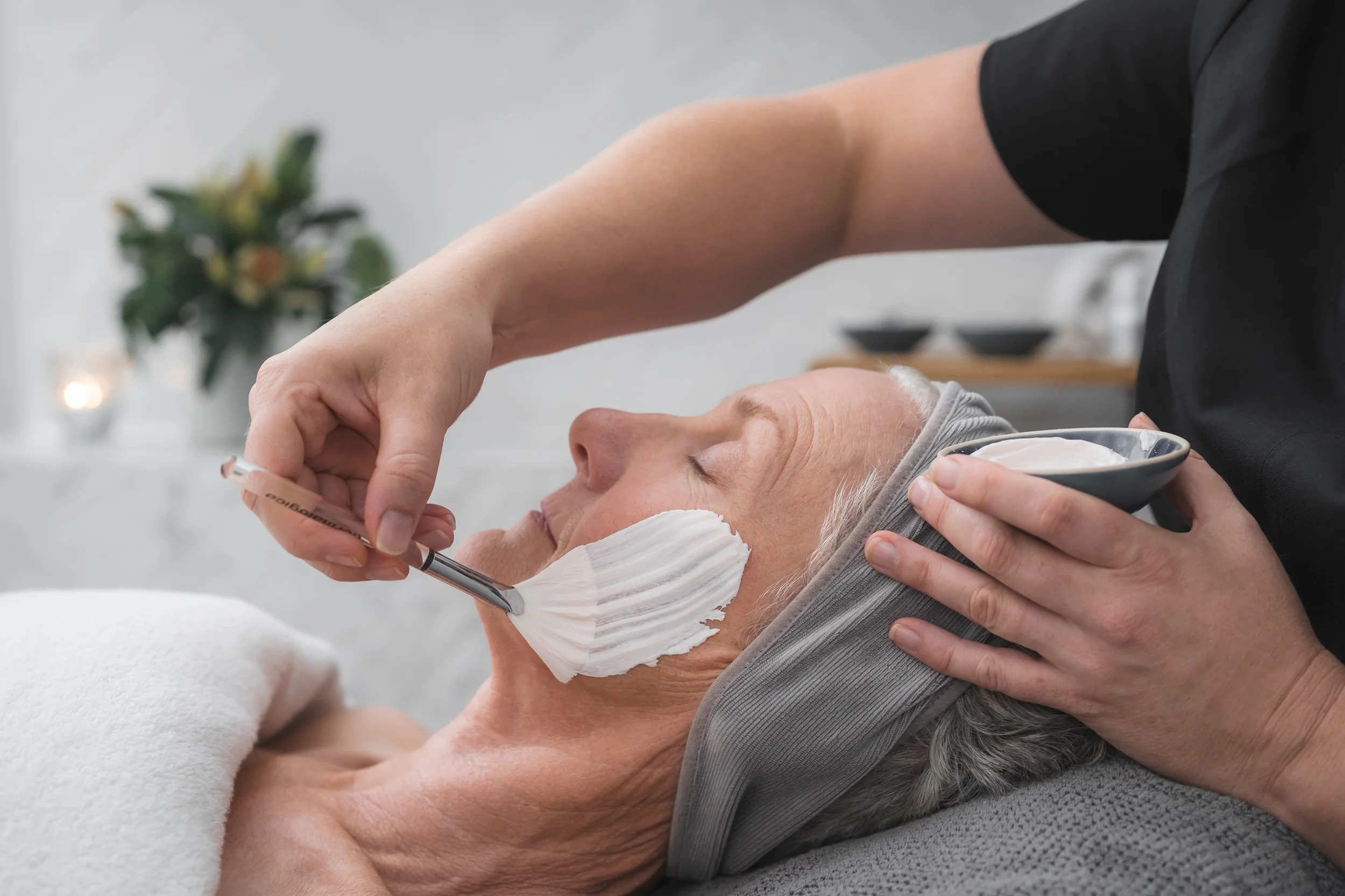  We went behind the scenes of this established Albury skin clinic to capture images and video of the team in action. The brief was to reveal their hands-on approach to skin care and give potential customers an insight into the treatments offered at B