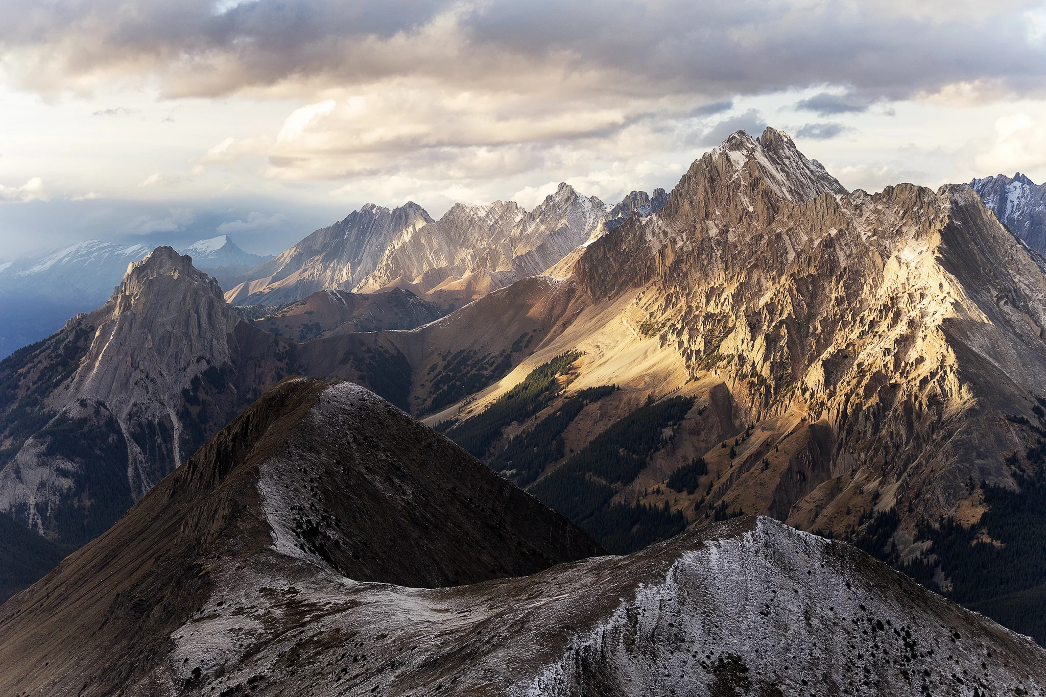 In the foreground is the ridge line you’ll follow up and down to several smaller summits.