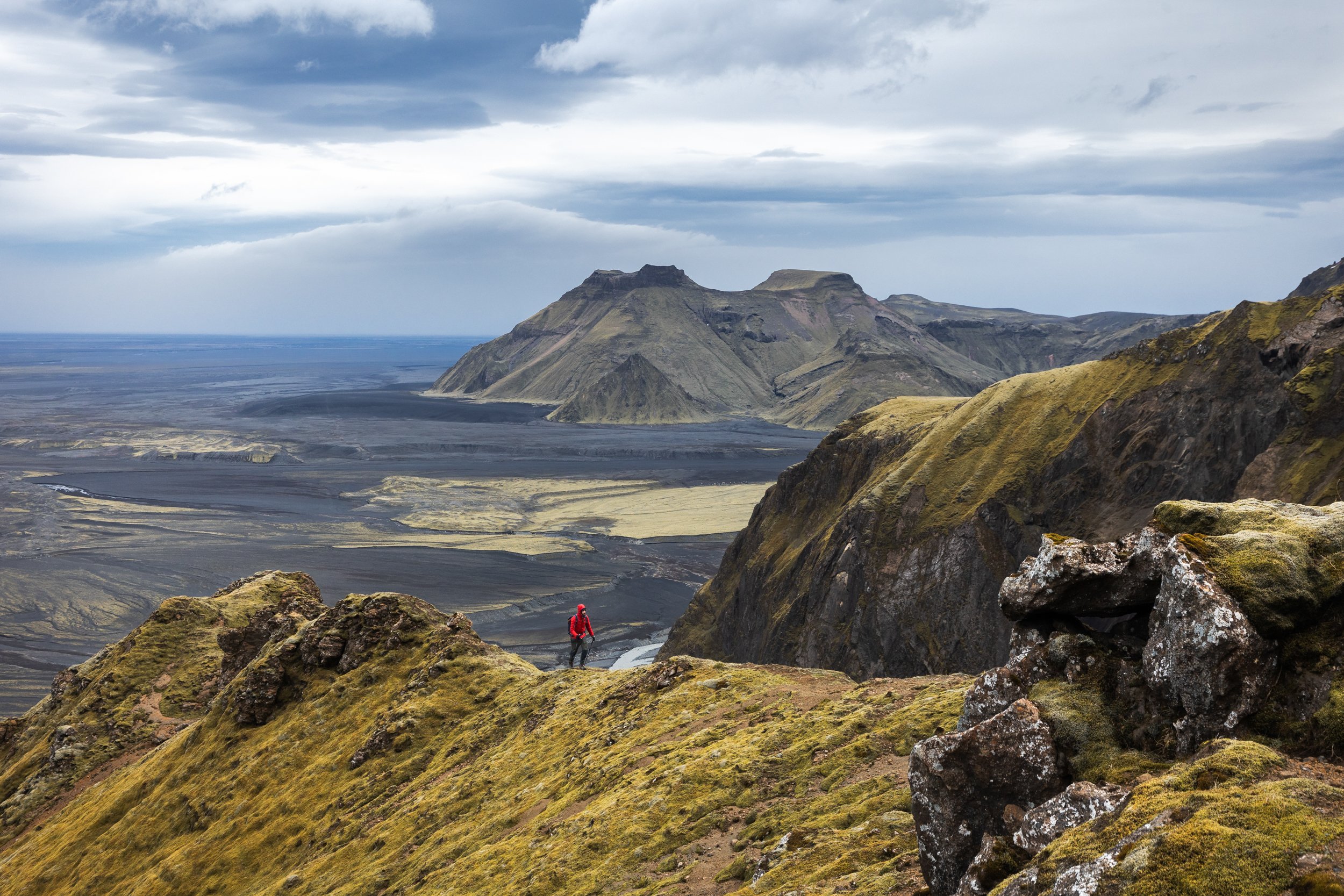 hiking in thakgil