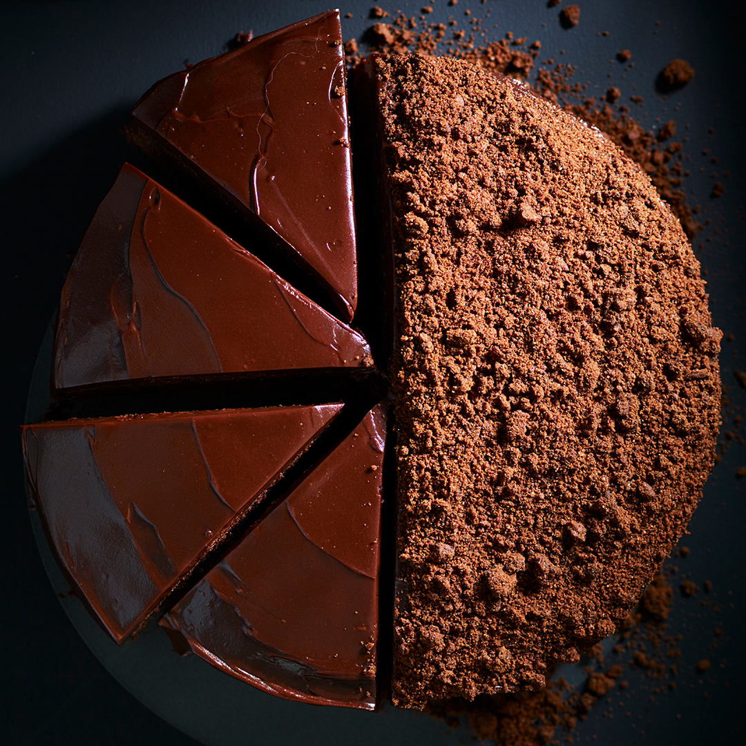CHOCOLATE_CARAMEL_MOON_CAKE.png