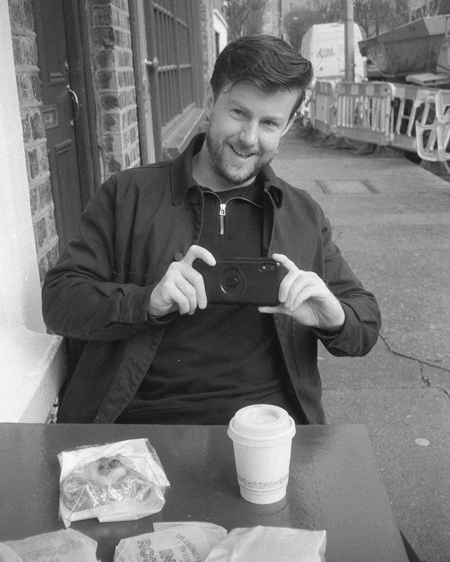 Smiling faces in different places. 

@whiskeyjack1975 is totally smiling😅

.
.
.
.
.
.
.
.
.

#filmisnotdead #filmisalive #dublin  #irish #ireland #analogphotography
#analogfilm  #analogshootersireland
#thedaily35mm #35mm #dublinstreets 
#buymorefil