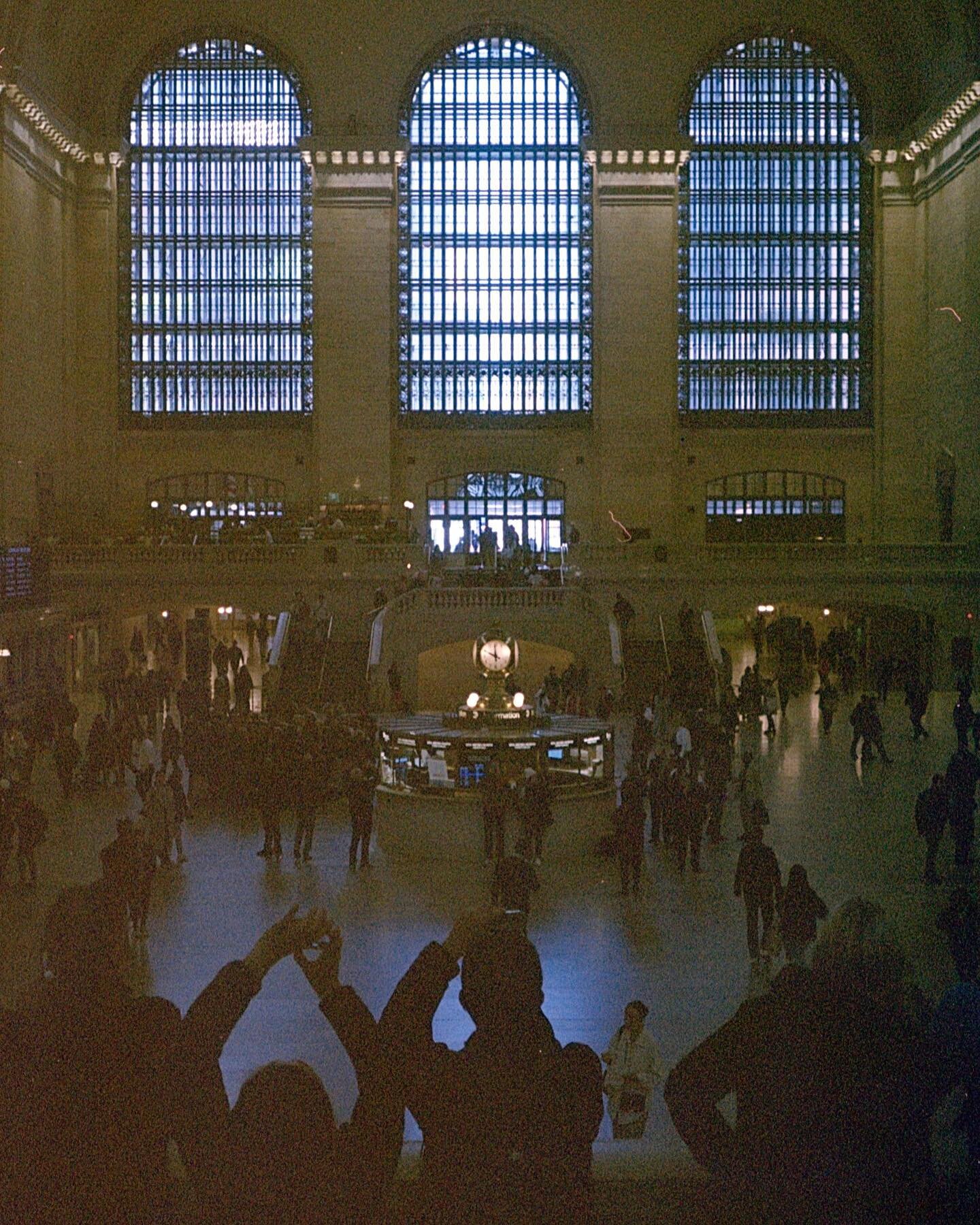 Grand Central station 🚉 

Swipe for a terrible photo of @reallouismendes with his amazing camera 📷 

📷 Minolta High Matic AF2 
🎞️ KONO! Original Monsoon 35mm

Not a lover of this film plus the Minolta is shite in low light ☠️

.
.
.
.

.
.

#film