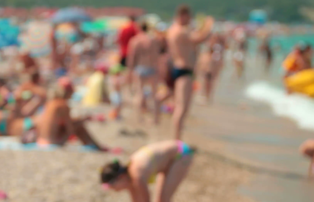 crowded-beach-scene_4_y2vpiox__F0000.png