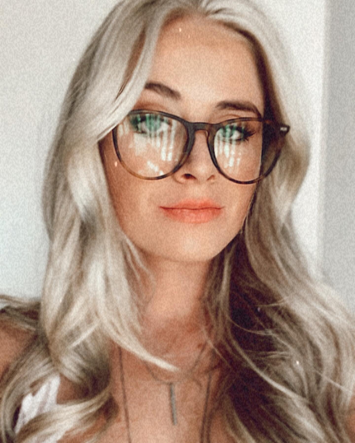 These @mvmtforher blue light glasses keep me lookin and feelin my best. 

Use code KENDYLBLAKENEY15 for 15% off your purchase 💕

#jointhemvmt #mvmtambassador