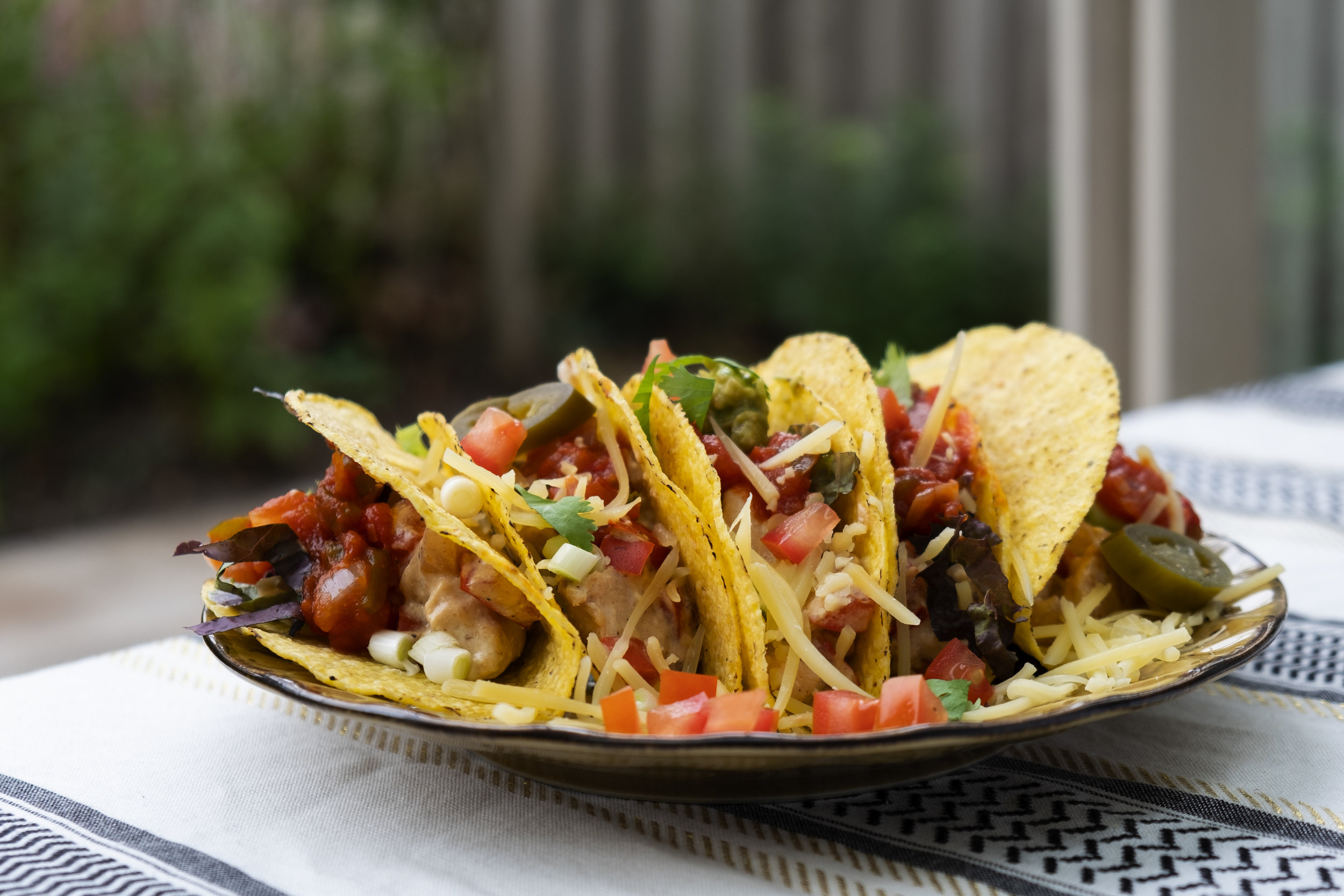 Taco met kip                      en                              tacosaus