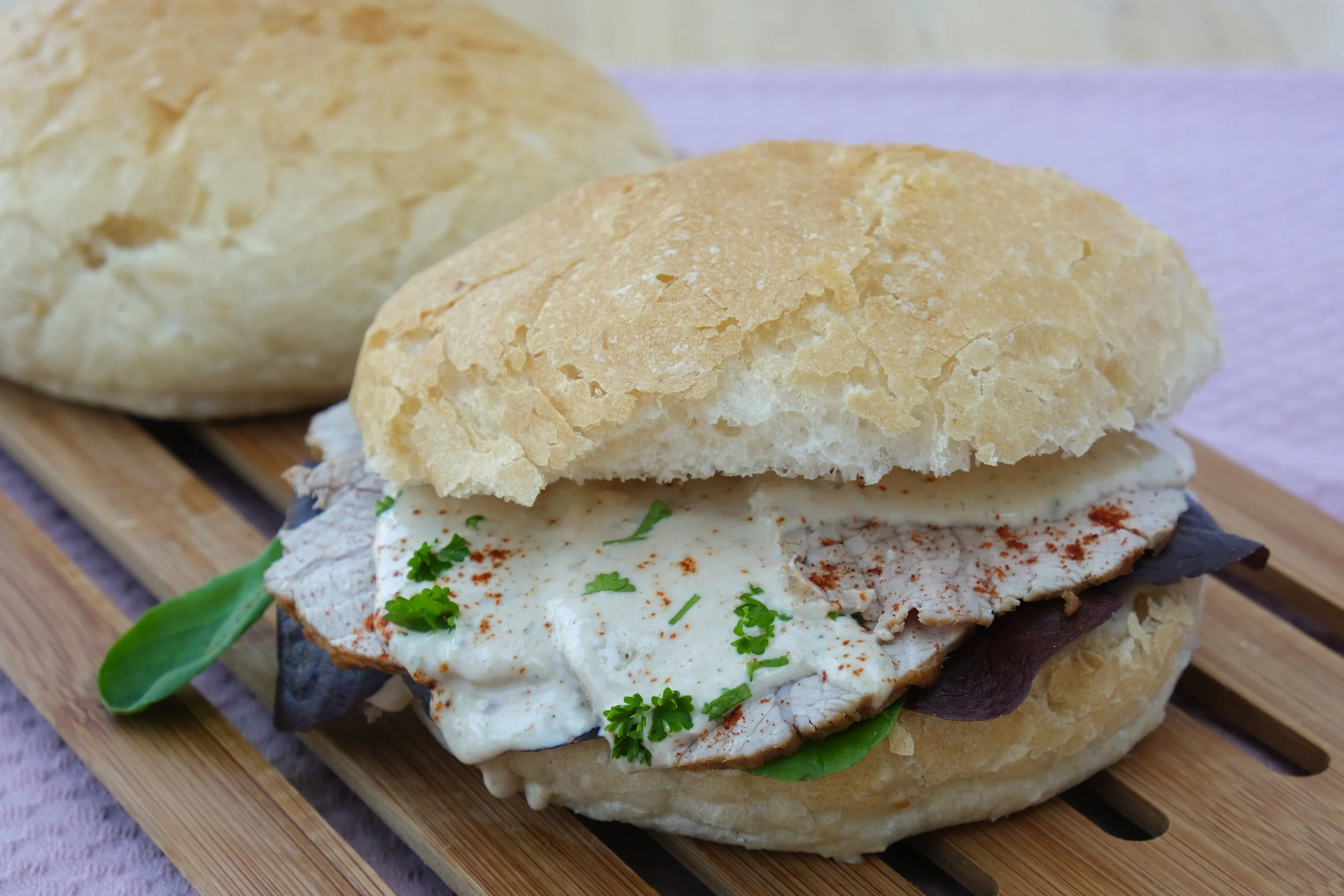 Broodje vitello tonnato